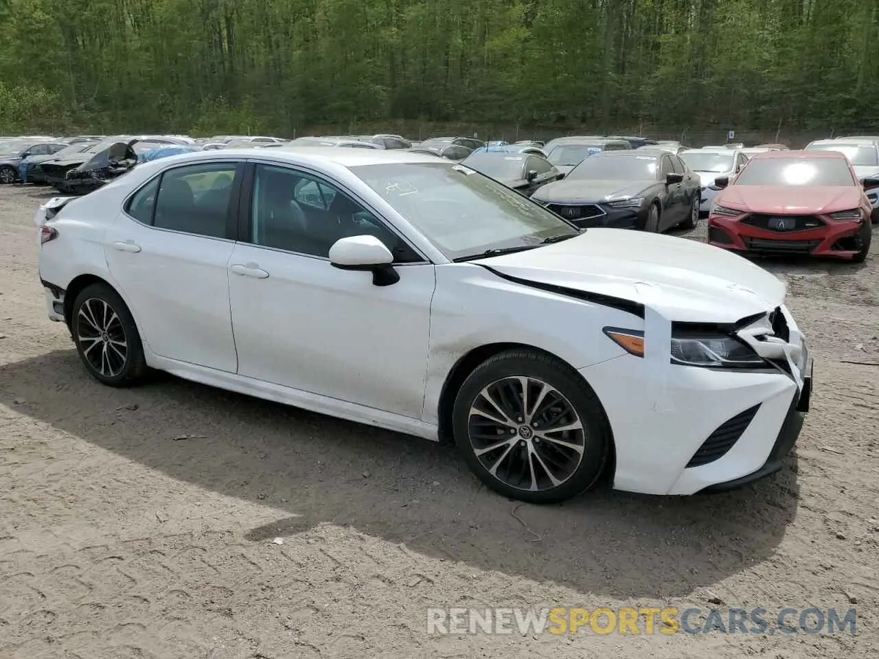 4 Photograph of a damaged car 4T1G11AK8LU943327 TOYOTA CAMRY 2020