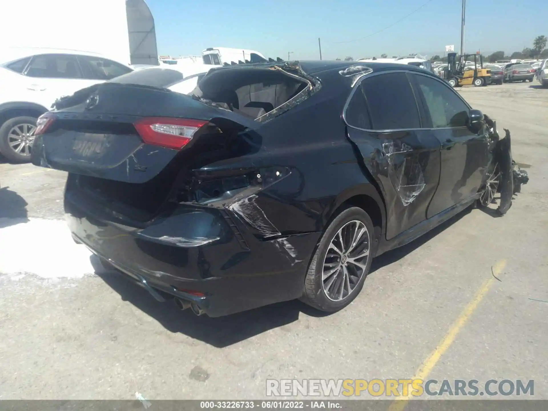 4 Photograph of a damaged car 4T1G11AK8LU949712 TOYOTA CAMRY 2020