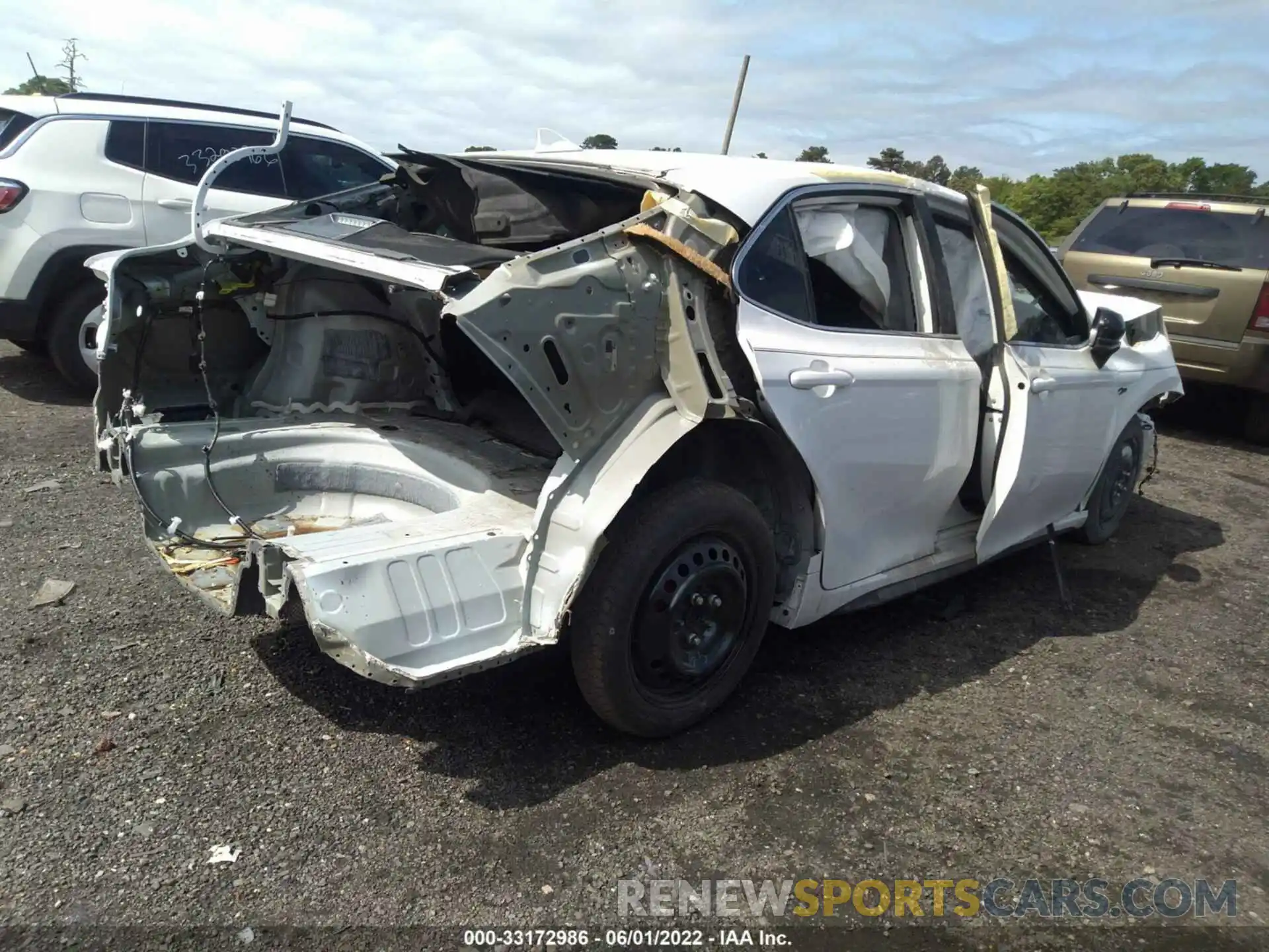 4 Photograph of a damaged car 4T1G11AK8LU954361 TOYOTA CAMRY 2020