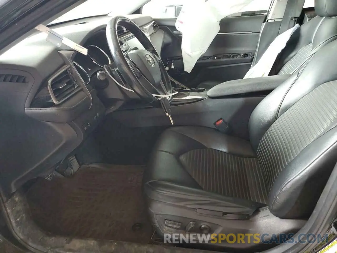 7 Photograph of a damaged car 4T1G11AK8LU954988 TOYOTA CAMRY 2020
