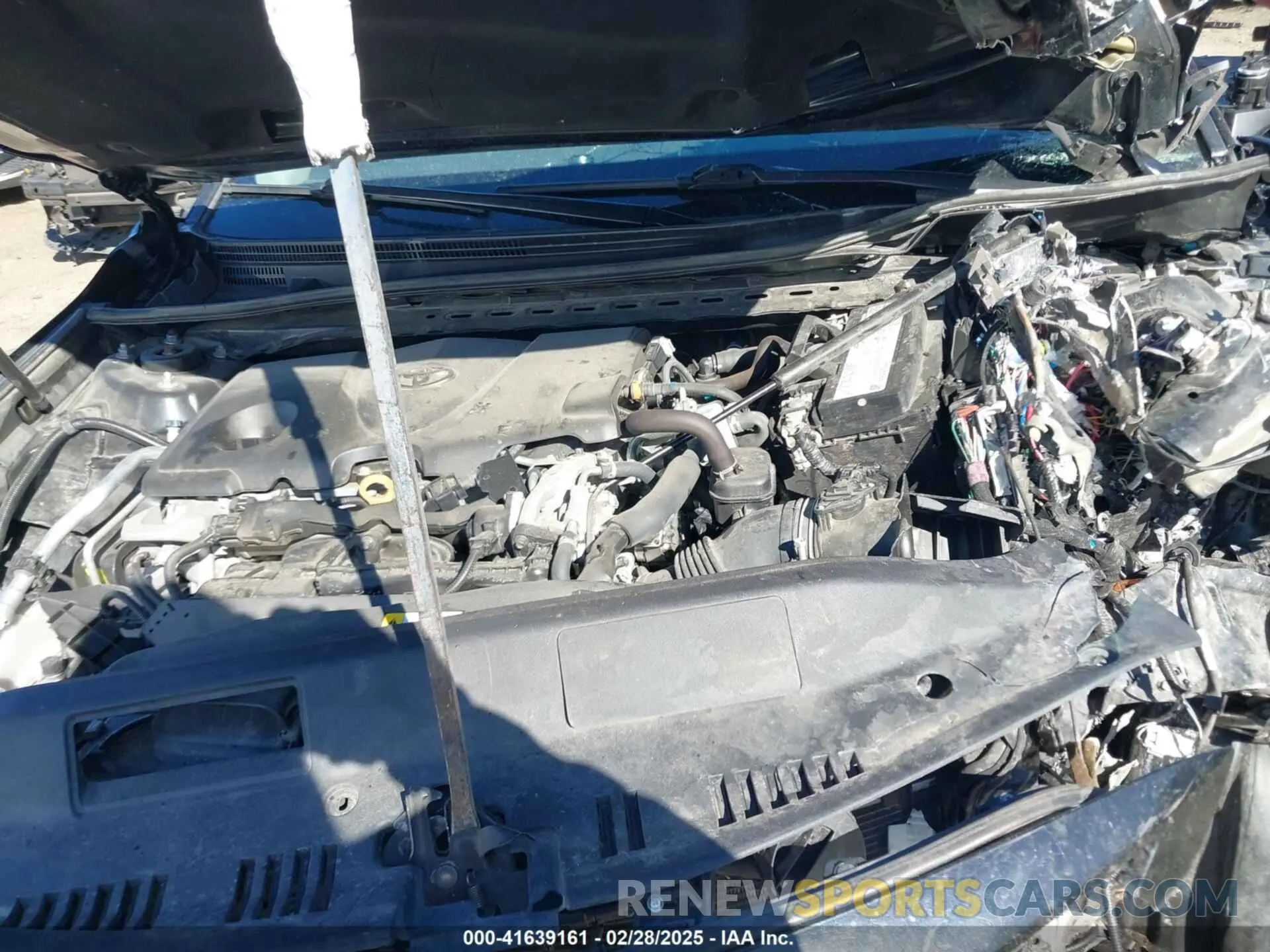 10 Photograph of a damaged car 4T1G11AK8LU957860 TOYOTA CAMRY 2020