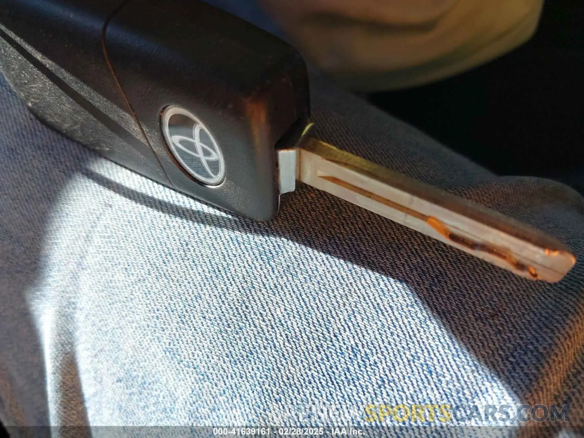 11 Photograph of a damaged car 4T1G11AK8LU957860 TOYOTA CAMRY 2020
