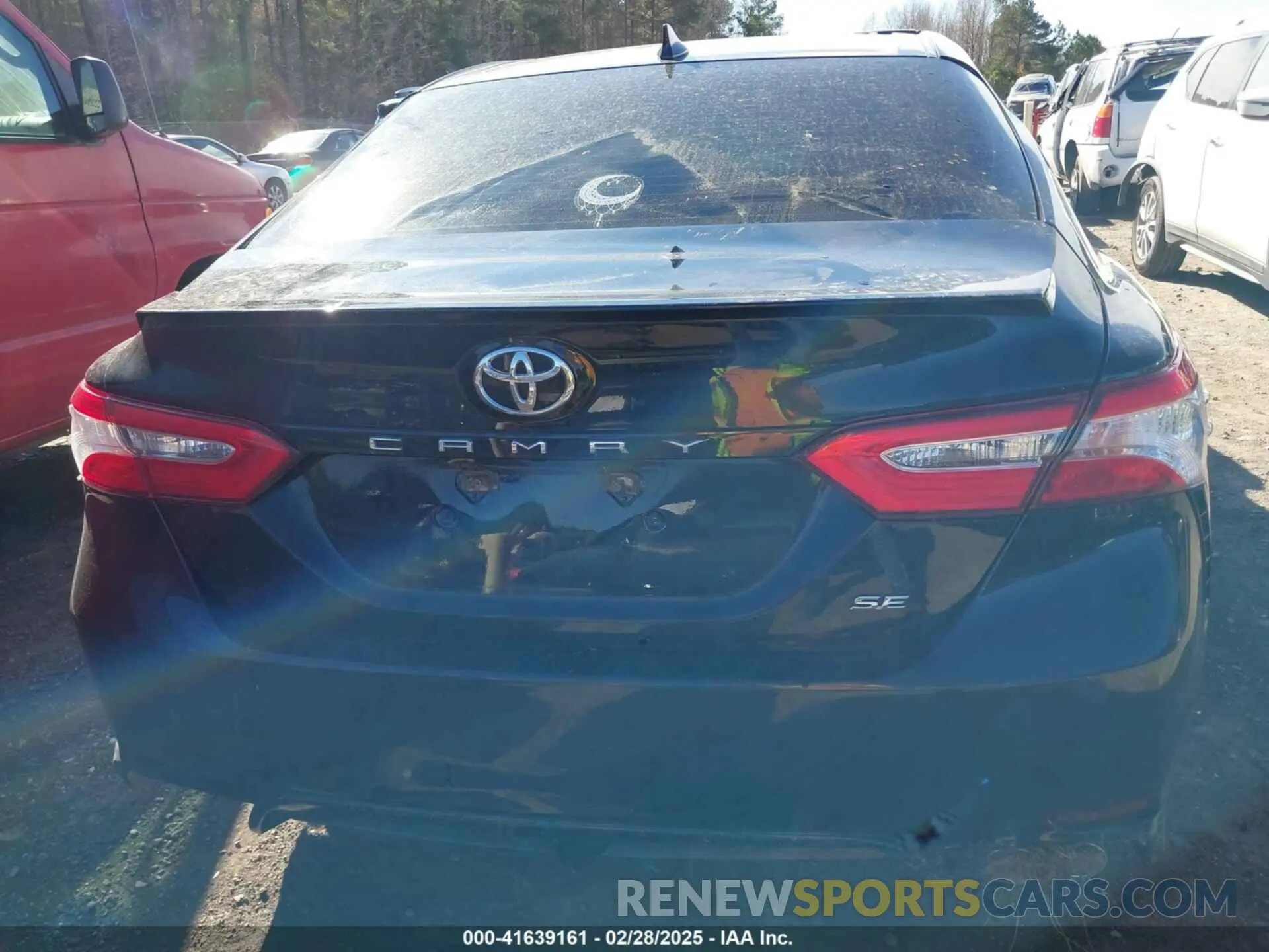 17 Photograph of a damaged car 4T1G11AK8LU957860 TOYOTA CAMRY 2020
