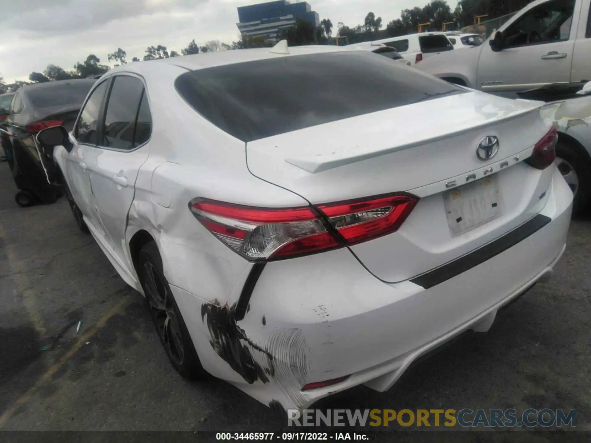 3 Photograph of a damaged car 4T1G11AK8LU962122 TOYOTA CAMRY 2020