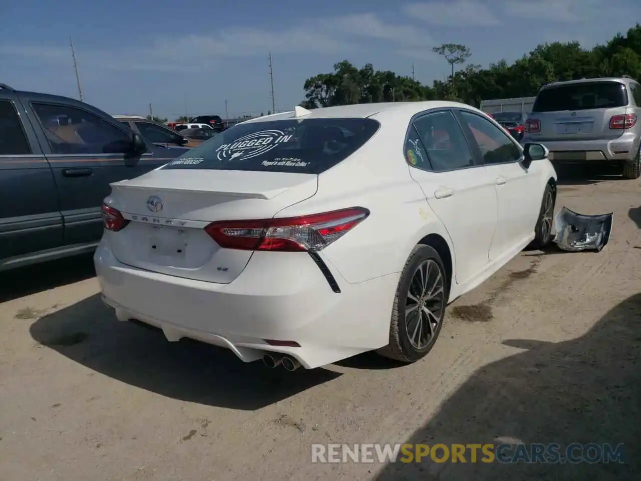 4 Photograph of a damaged car 4T1G11AK8LU964758 TOYOTA CAMRY 2020