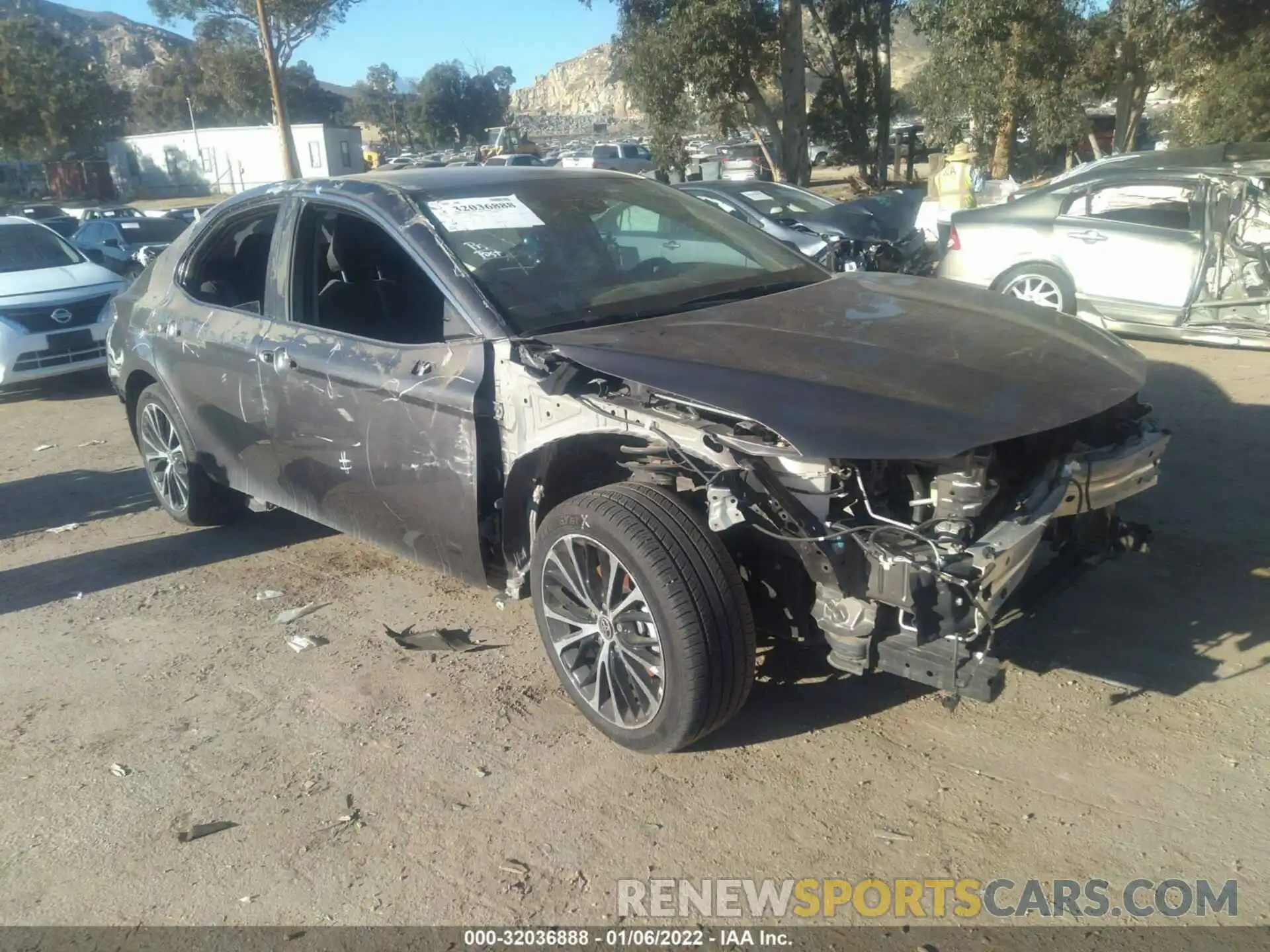 1 Photograph of a damaged car 4T1G11AK8LU968597 TOYOTA CAMRY 2020