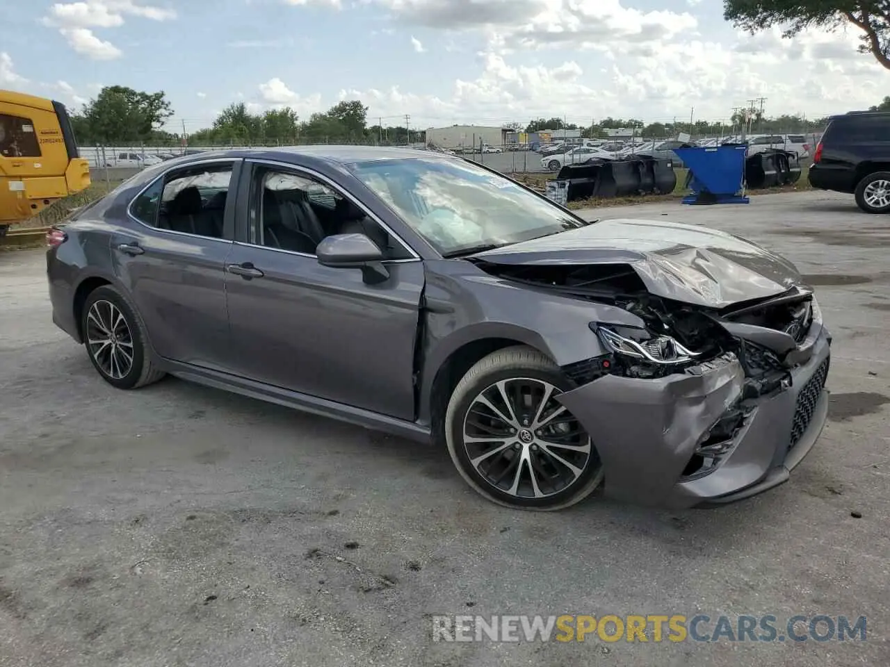 4 Photograph of a damaged car 4T1G11AK8LU979292 TOYOTA CAMRY 2020