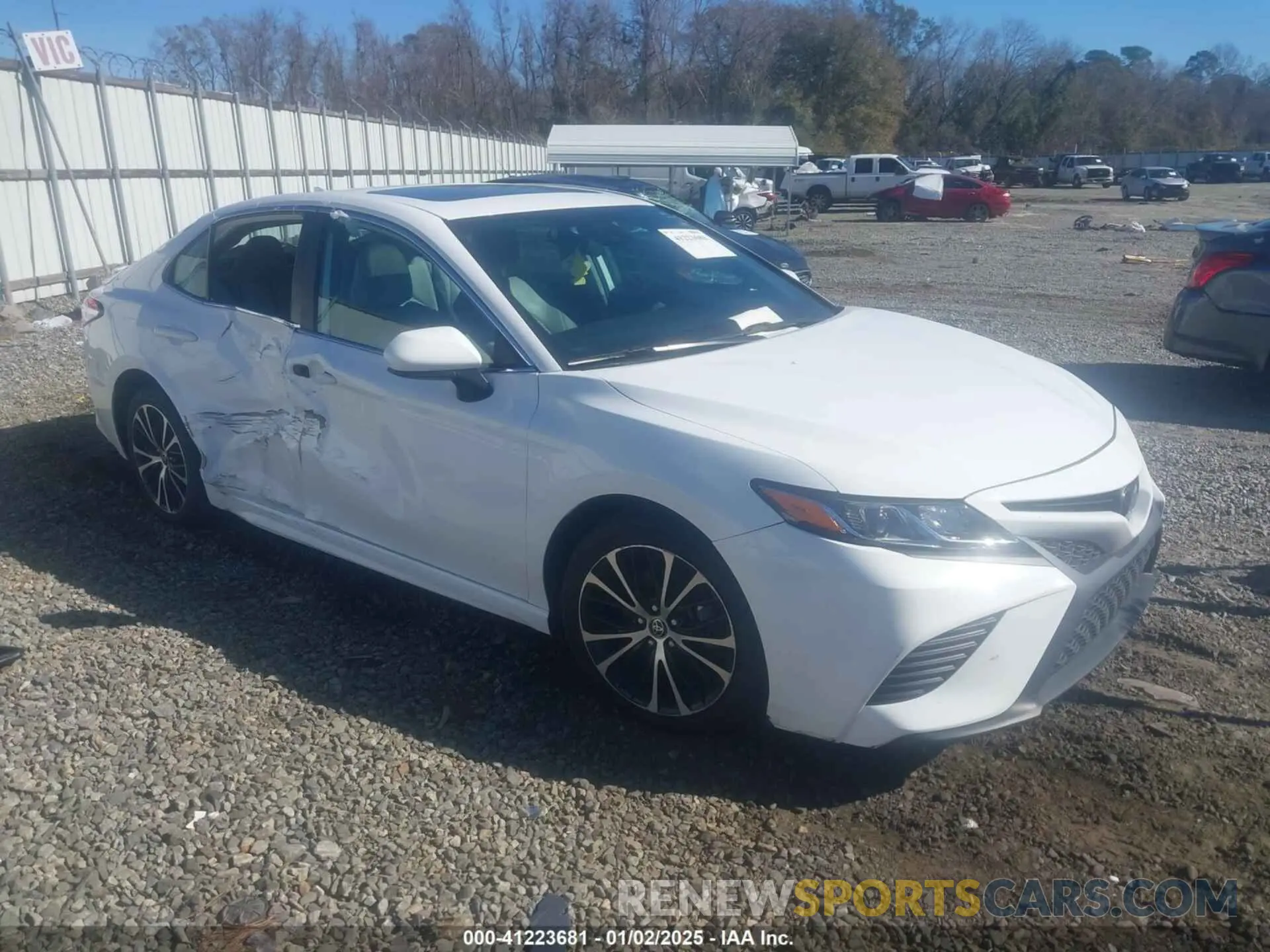 1 Photograph of a damaged car 4T1G11AK8LU980359 TOYOTA CAMRY 2020