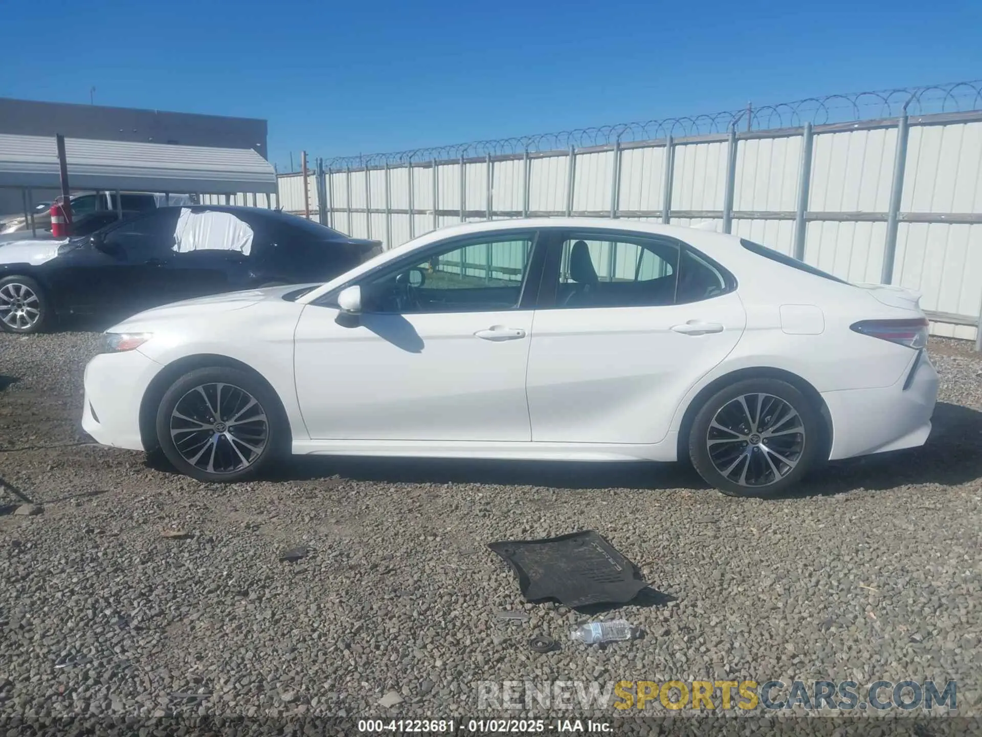 14 Photograph of a damaged car 4T1G11AK8LU980359 TOYOTA CAMRY 2020