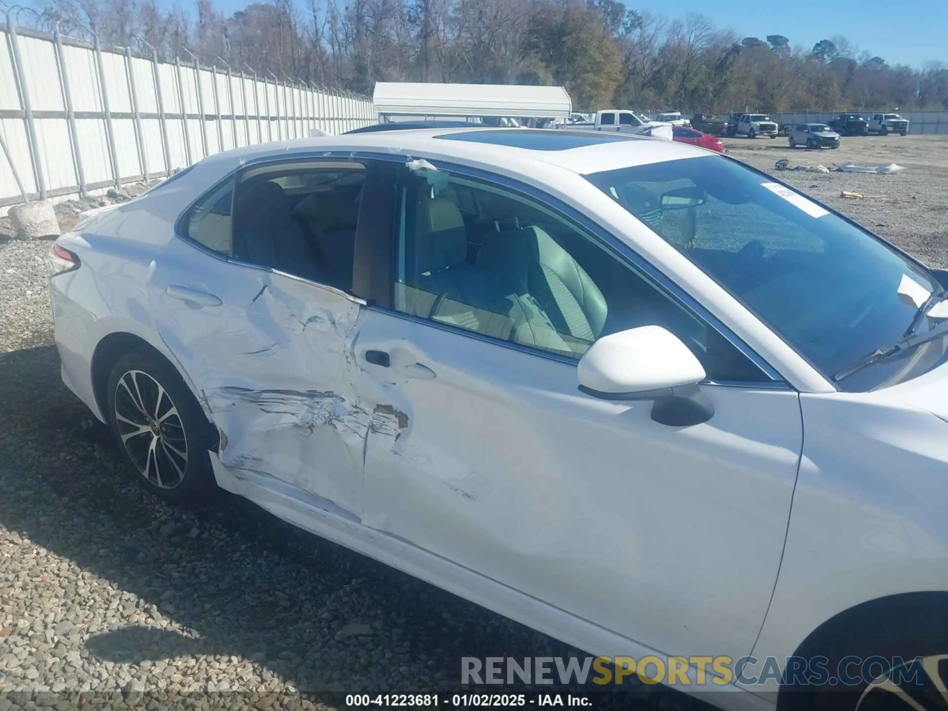 6 Photograph of a damaged car 4T1G11AK8LU980359 TOYOTA CAMRY 2020