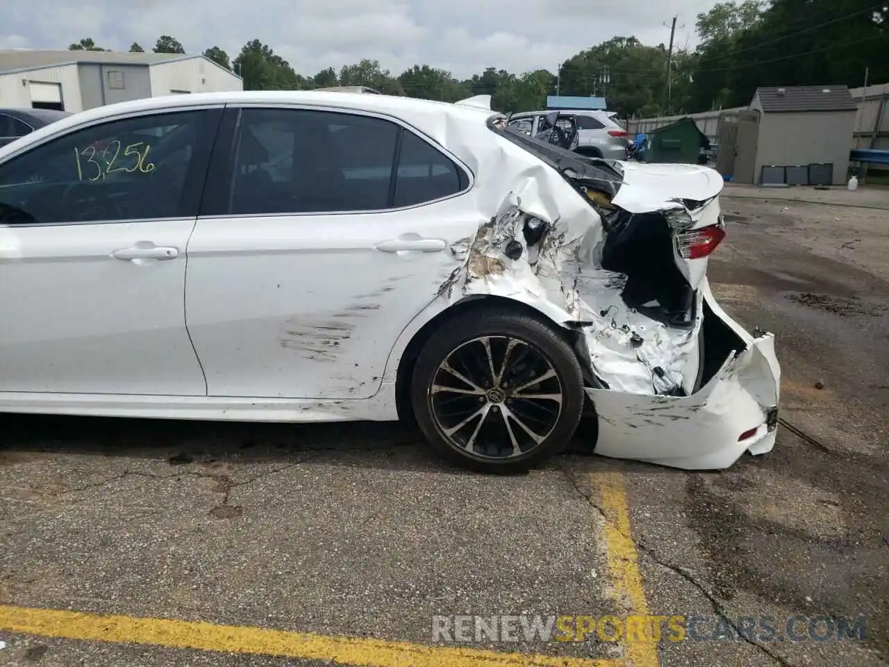 9 Photograph of a damaged car 4T1G11AK8LU985643 TOYOTA CAMRY 2020