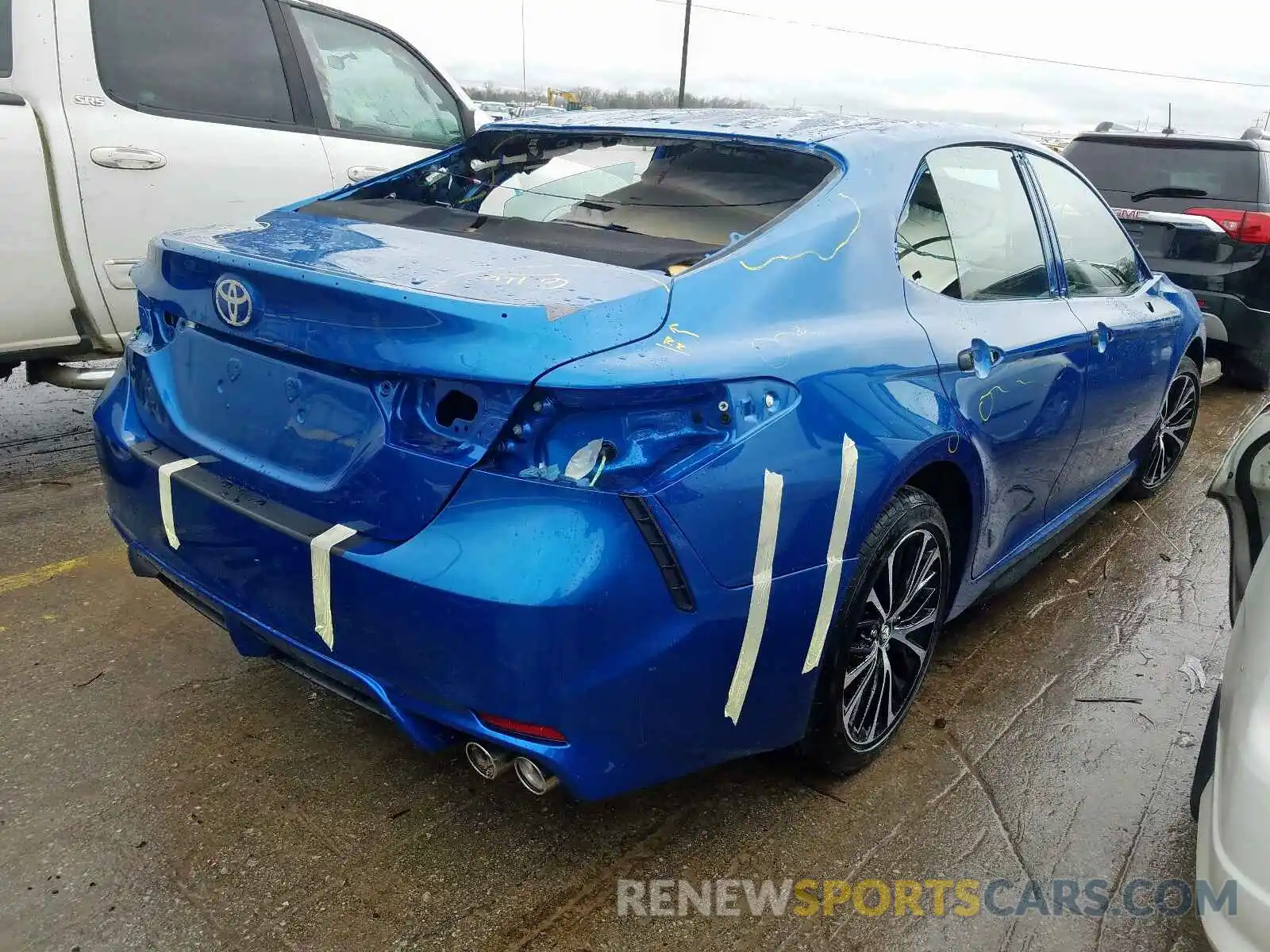 4 Photograph of a damaged car 4T1G11AK9LU300887 TOYOTA CAMRY 2020