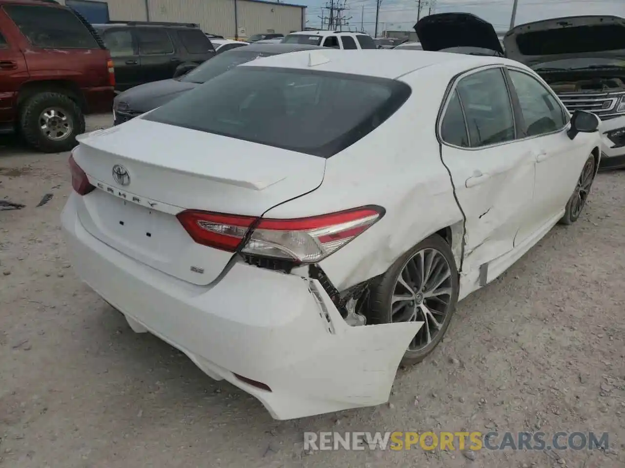 4 Photograph of a damaged car 4T1G11AK9LU301862 TOYOTA CAMRY 2020