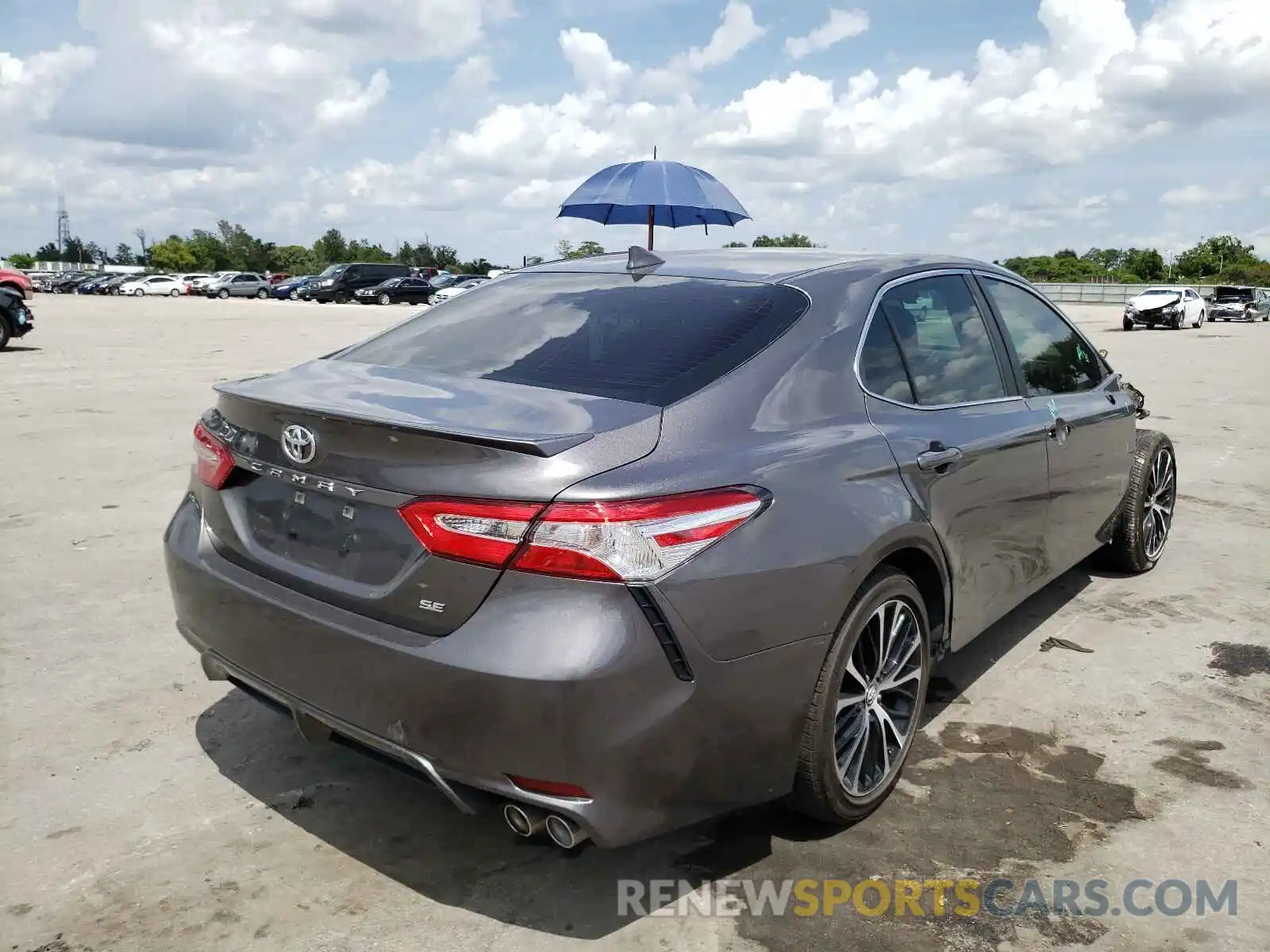 4 Photograph of a damaged car 4T1G11AK9LU322789 TOYOTA CAMRY 2020