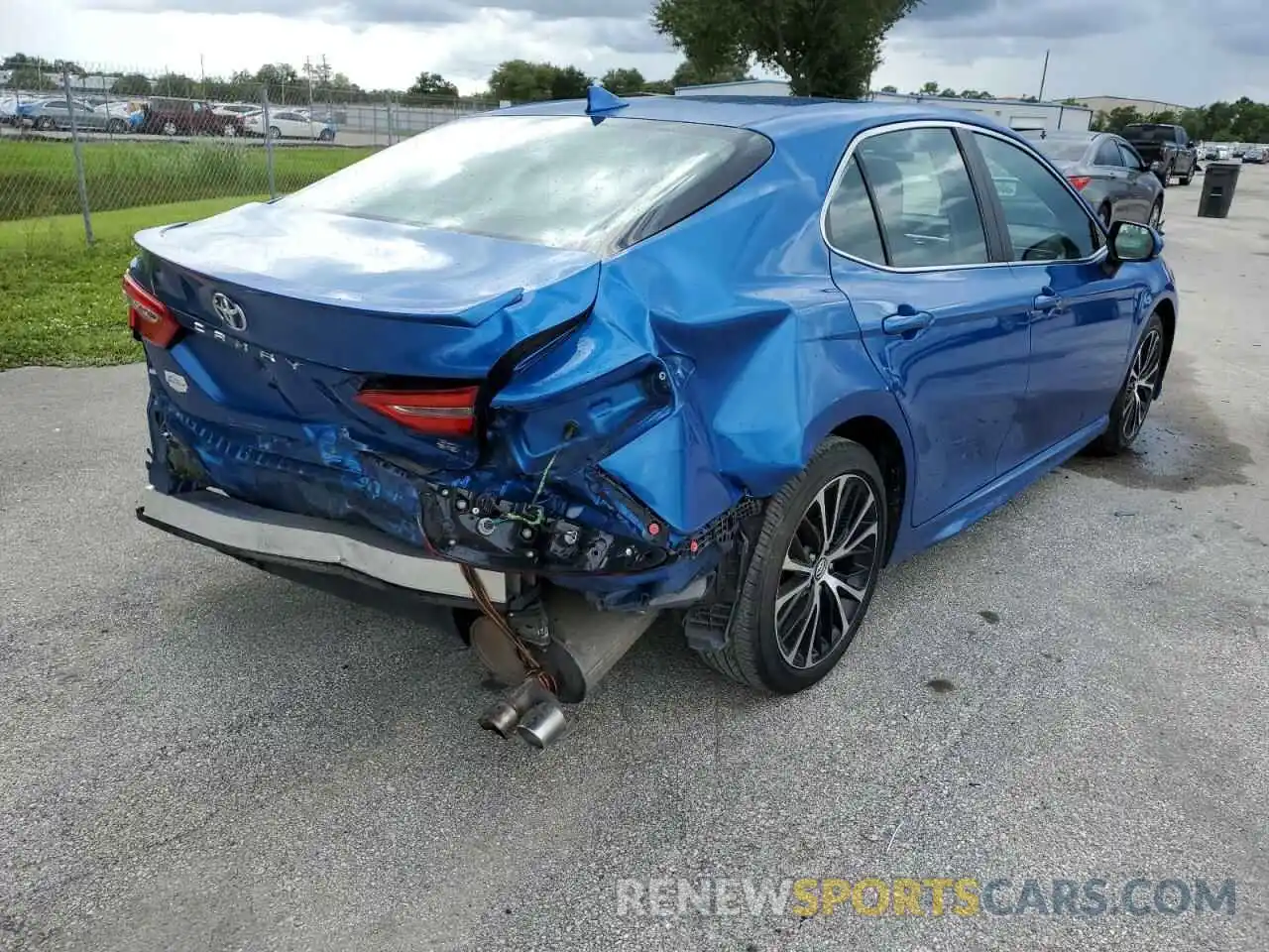 4 Photograph of a damaged car 4T1G11AK9LU340189 TOYOTA CAMRY 2020