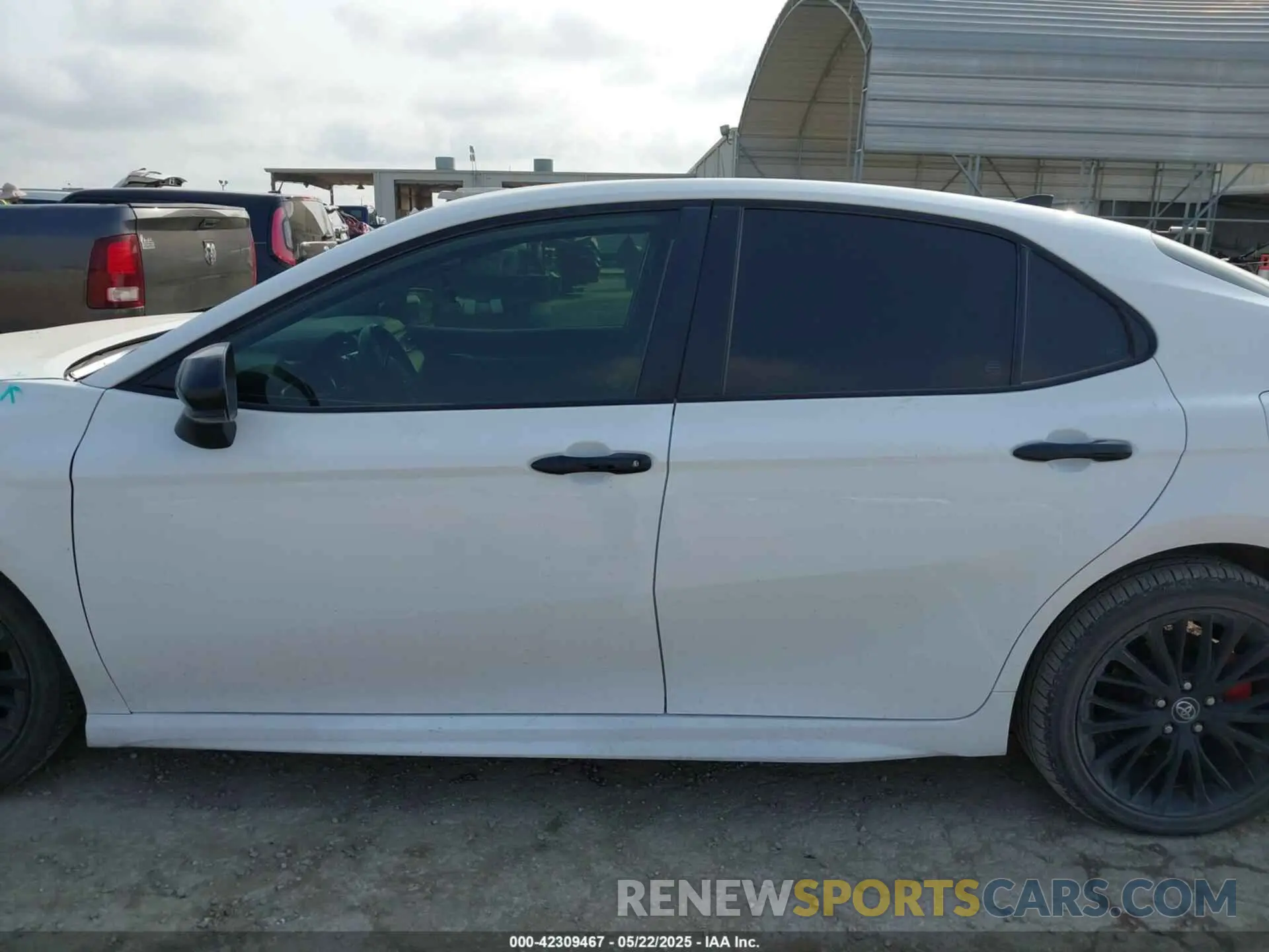 15 Photograph of a damaged car 4T1G11AK9LU351595 TOYOTA CAMRY 2020