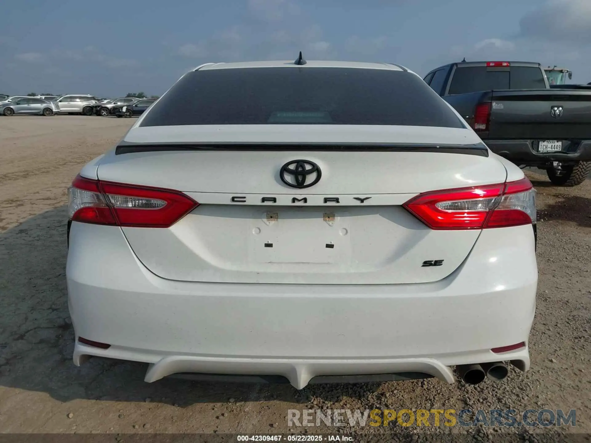 17 Photograph of a damaged car 4T1G11AK9LU351595 TOYOTA CAMRY 2020