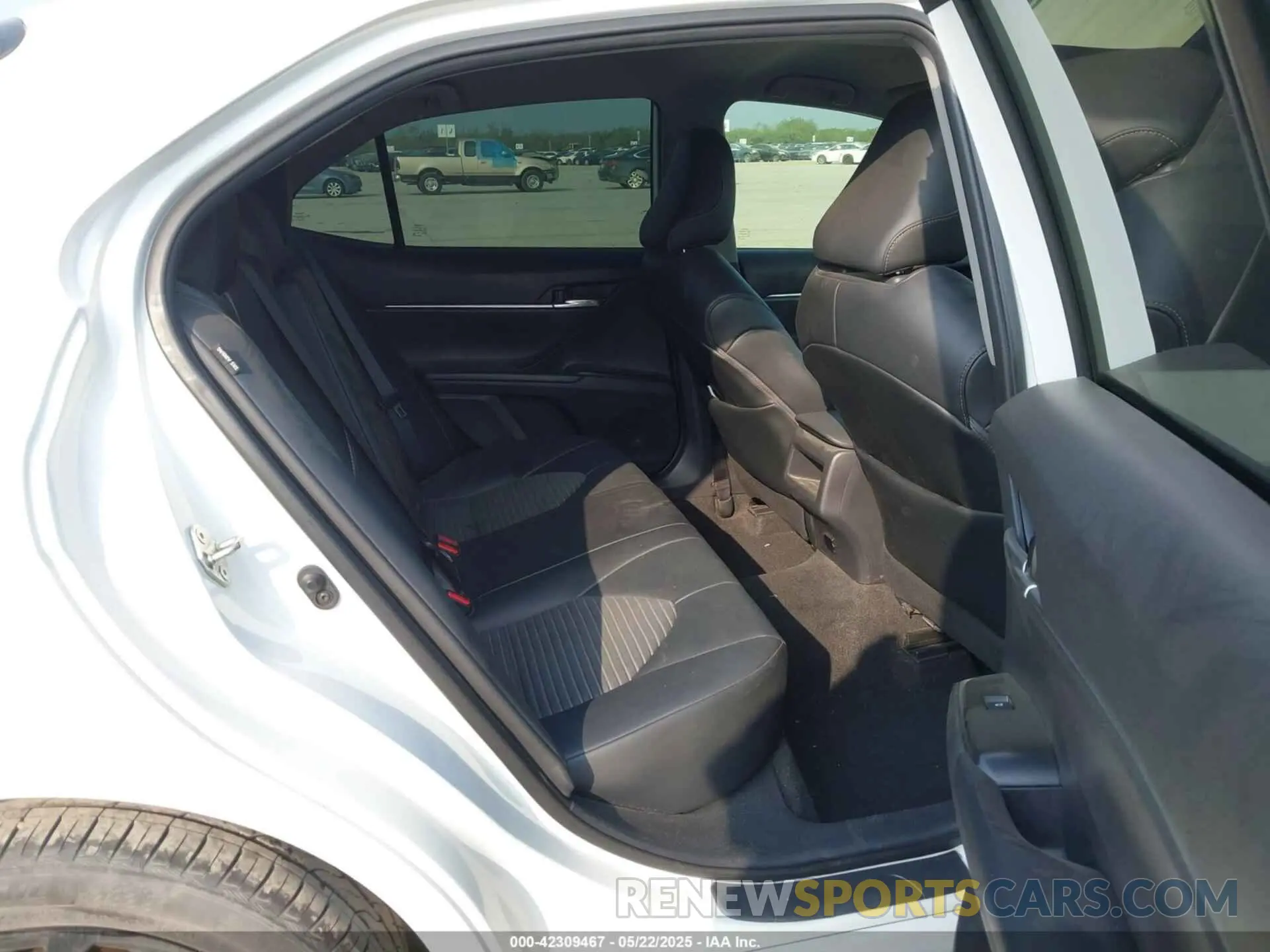 8 Photograph of a damaged car 4T1G11AK9LU351595 TOYOTA CAMRY 2020