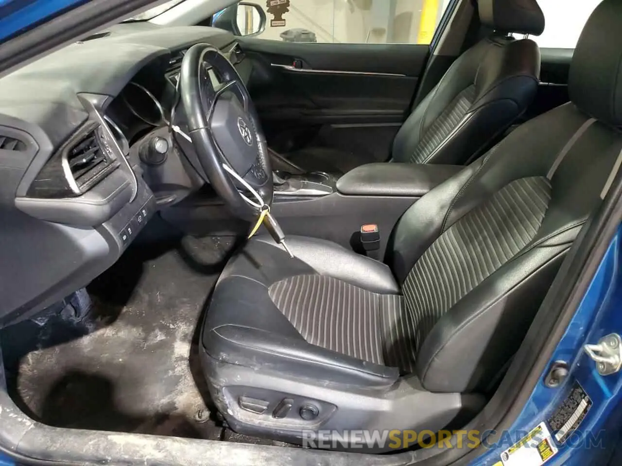 7 Photograph of a damaged car 4T1G11AK9LU353945 TOYOTA CAMRY 2020