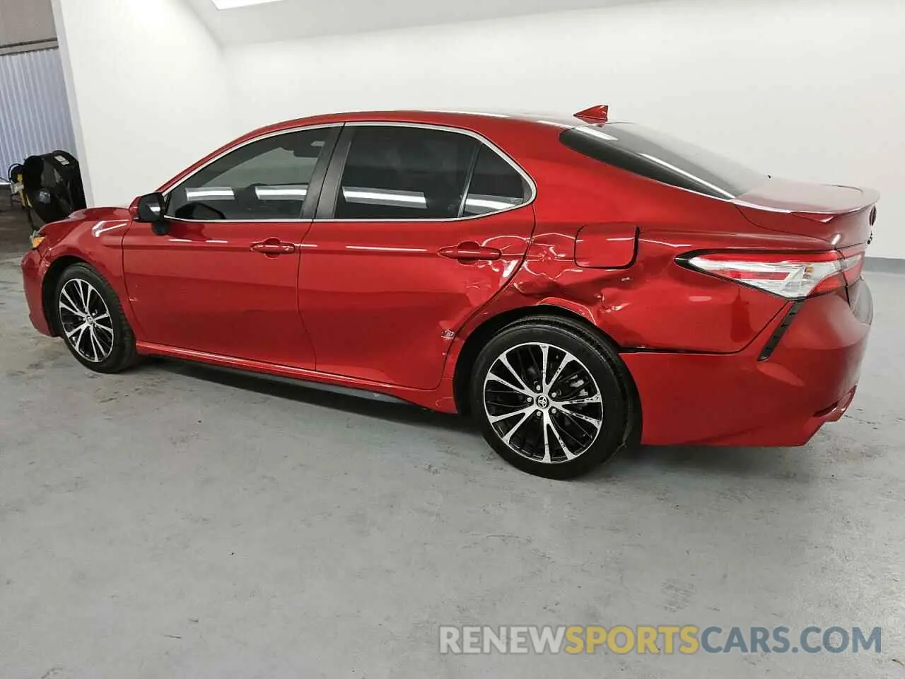 2 Photograph of a damaged car 4T1G11AK9LU360412 TOYOTA CAMRY 2020