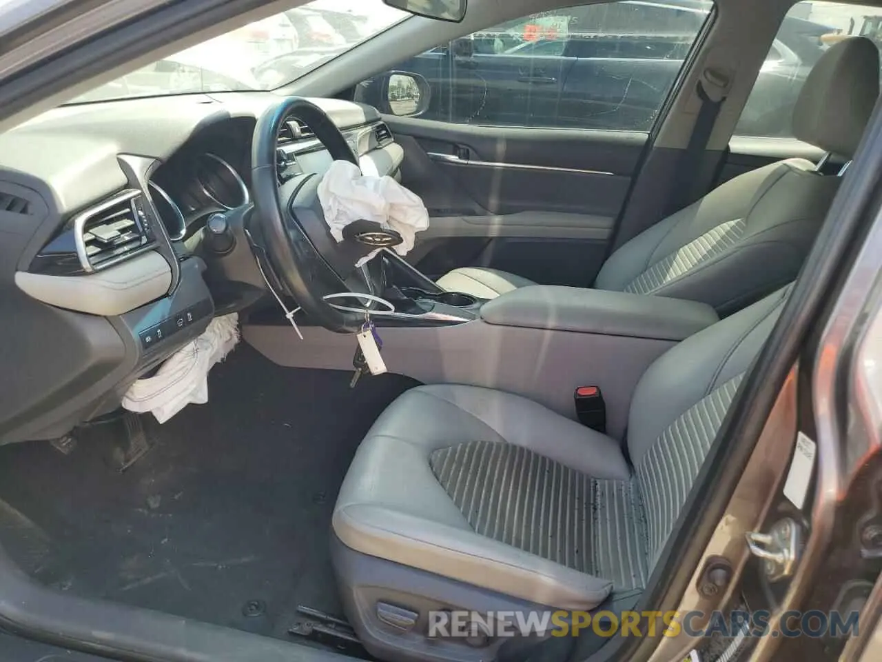 7 Photograph of a damaged car 4T1G11AK9LU362970 TOYOTA CAMRY 2020