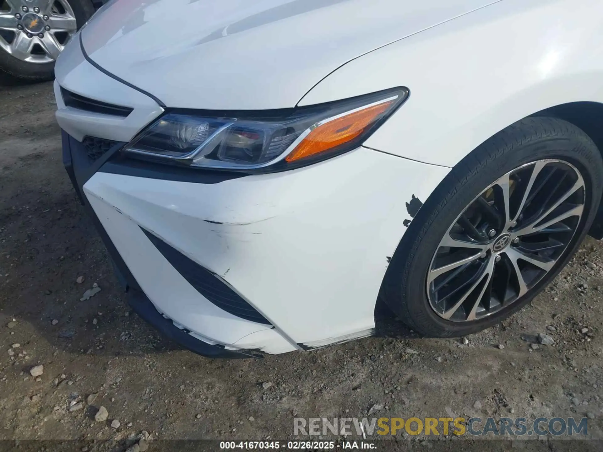 18 Photograph of a damaged car 4T1G11AK9LU370843 TOYOTA CAMRY 2020