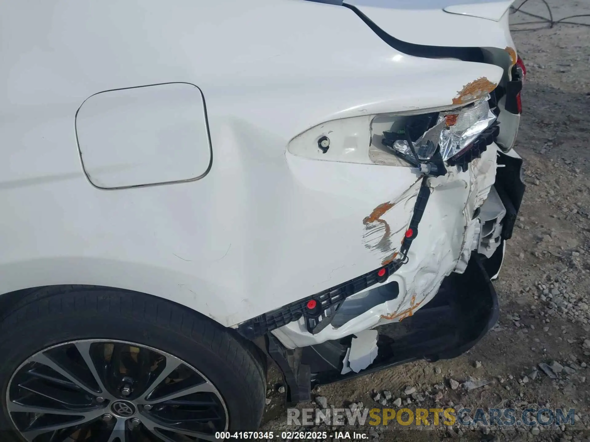 19 Photograph of a damaged car 4T1G11AK9LU370843 TOYOTA CAMRY 2020