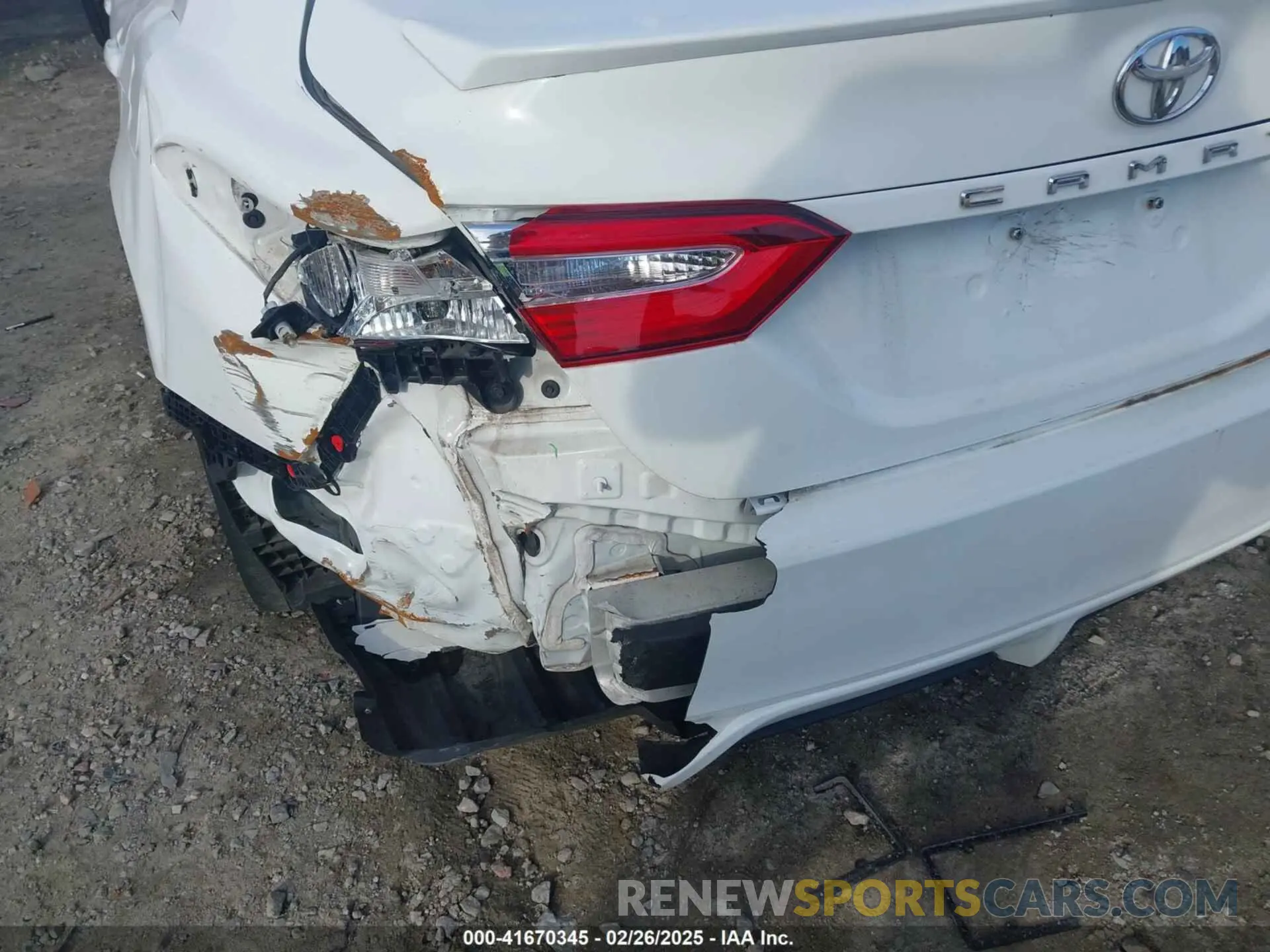 21 Photograph of a damaged car 4T1G11AK9LU370843 TOYOTA CAMRY 2020