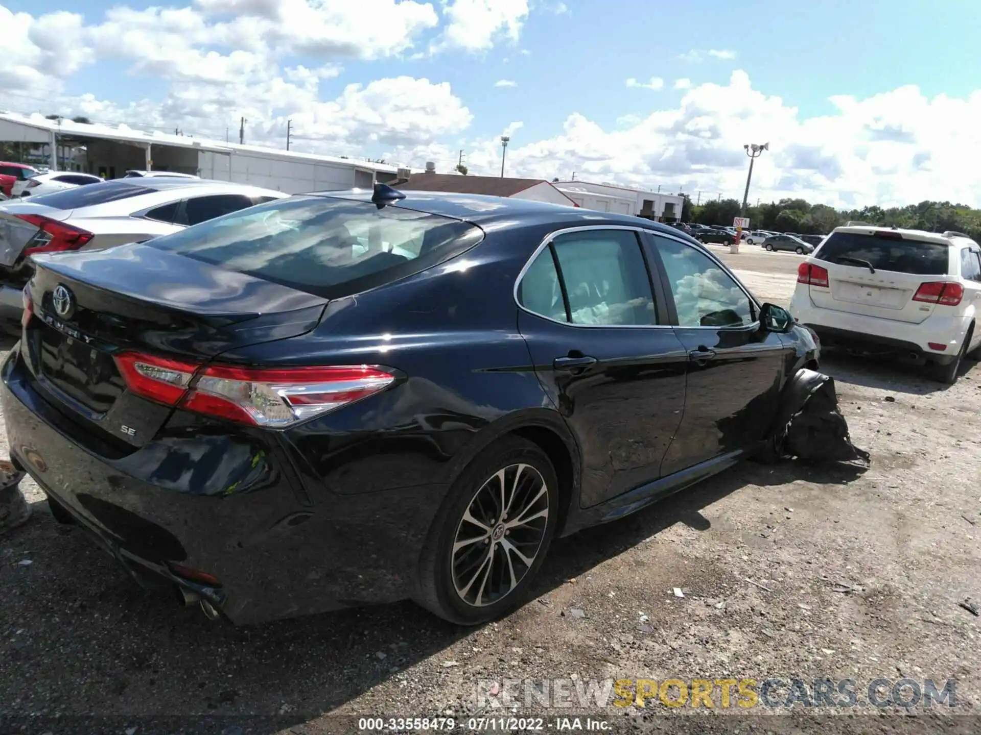 4 Photograph of a damaged car 4T1G11AK9LU371796 TOYOTA CAMRY 2020