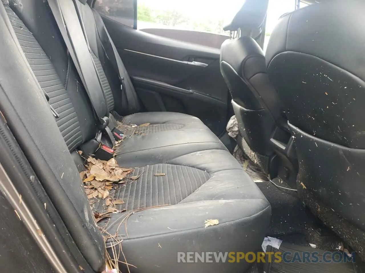10 Photograph of a damaged car 4T1G11AK9LU374052 TOYOTA CAMRY 2020