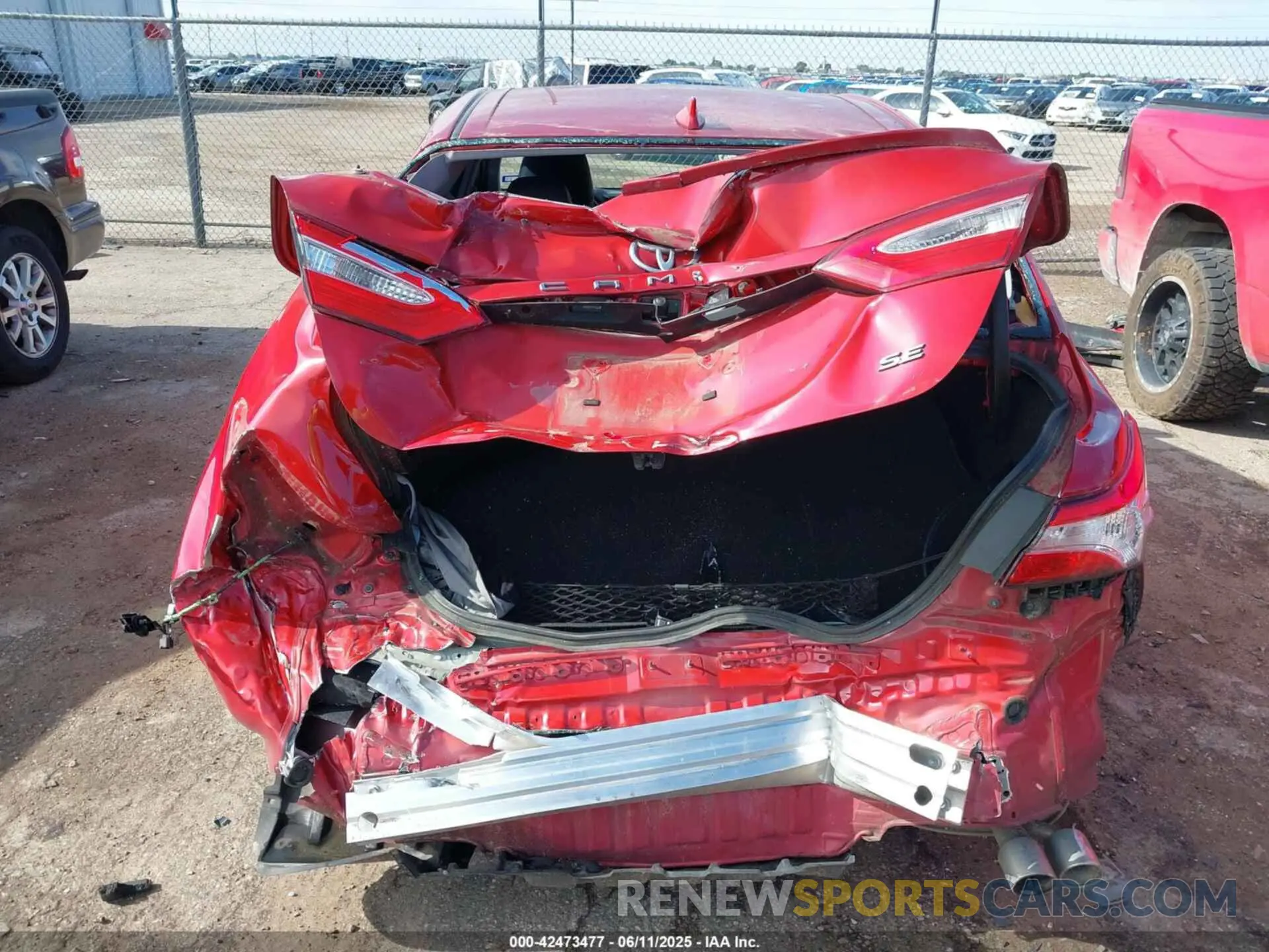 16 Photograph of a damaged car 4T1G11AK9LU377582 TOYOTA CAMRY 2020