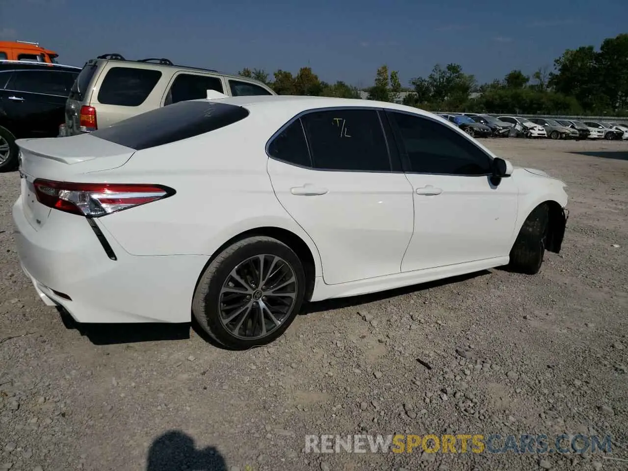 3 Photograph of a damaged car 4T1G11AK9LU380742 TOYOTA CAMRY 2020