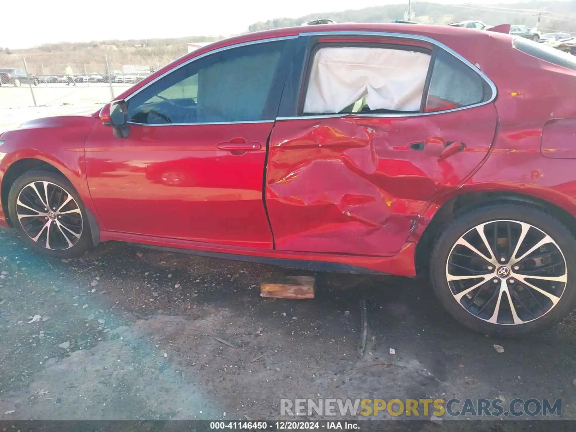 14 Photograph of a damaged car 4T1G11AK9LU385715 TOYOTA CAMRY 2020