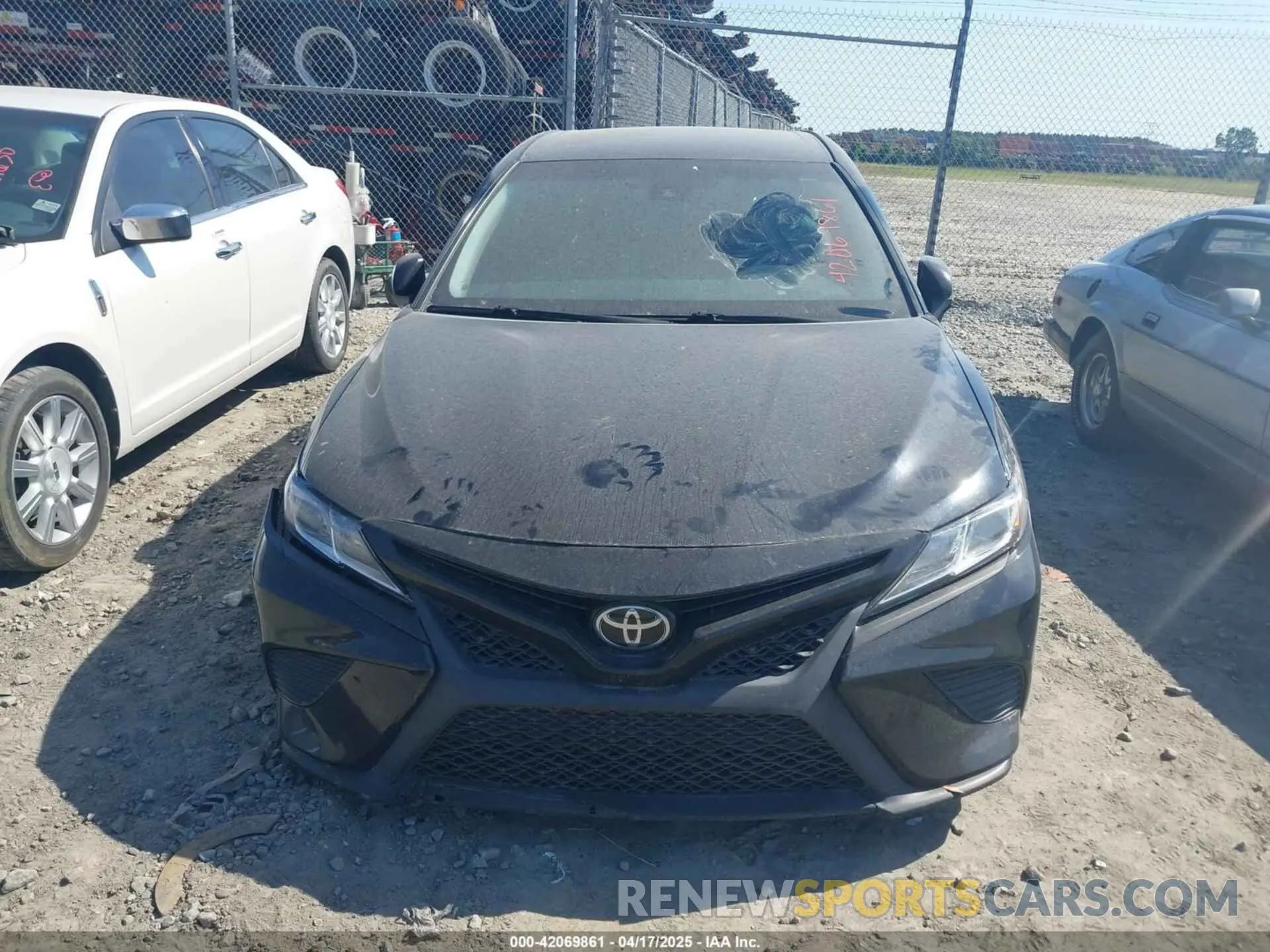 11 Photograph of a damaged car 4T1G11AK9LU395452 TOYOTA CAMRY 2020