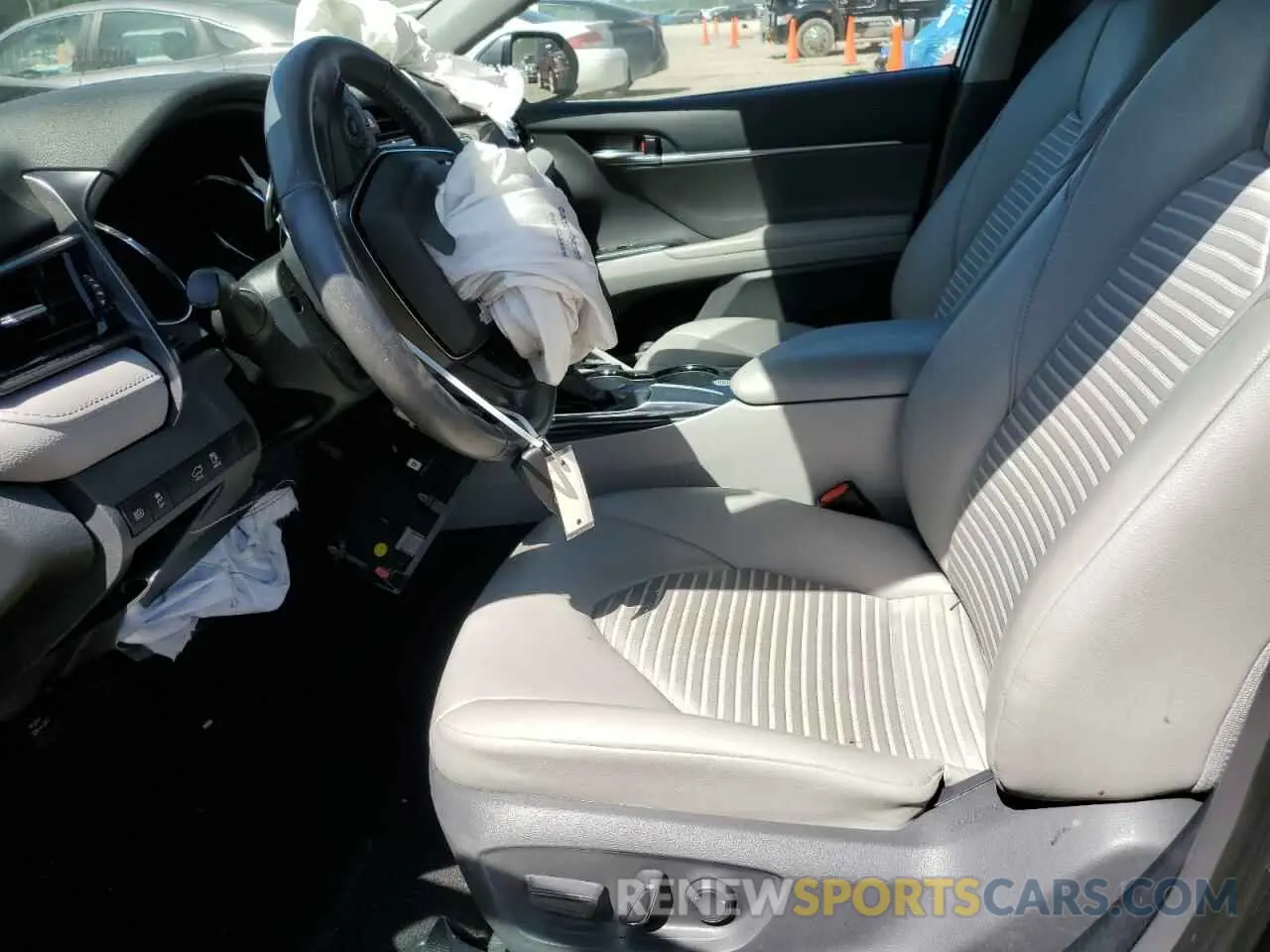 7 Photograph of a damaged car 4T1G11AK9LU862997 TOYOTA CAMRY 2020
