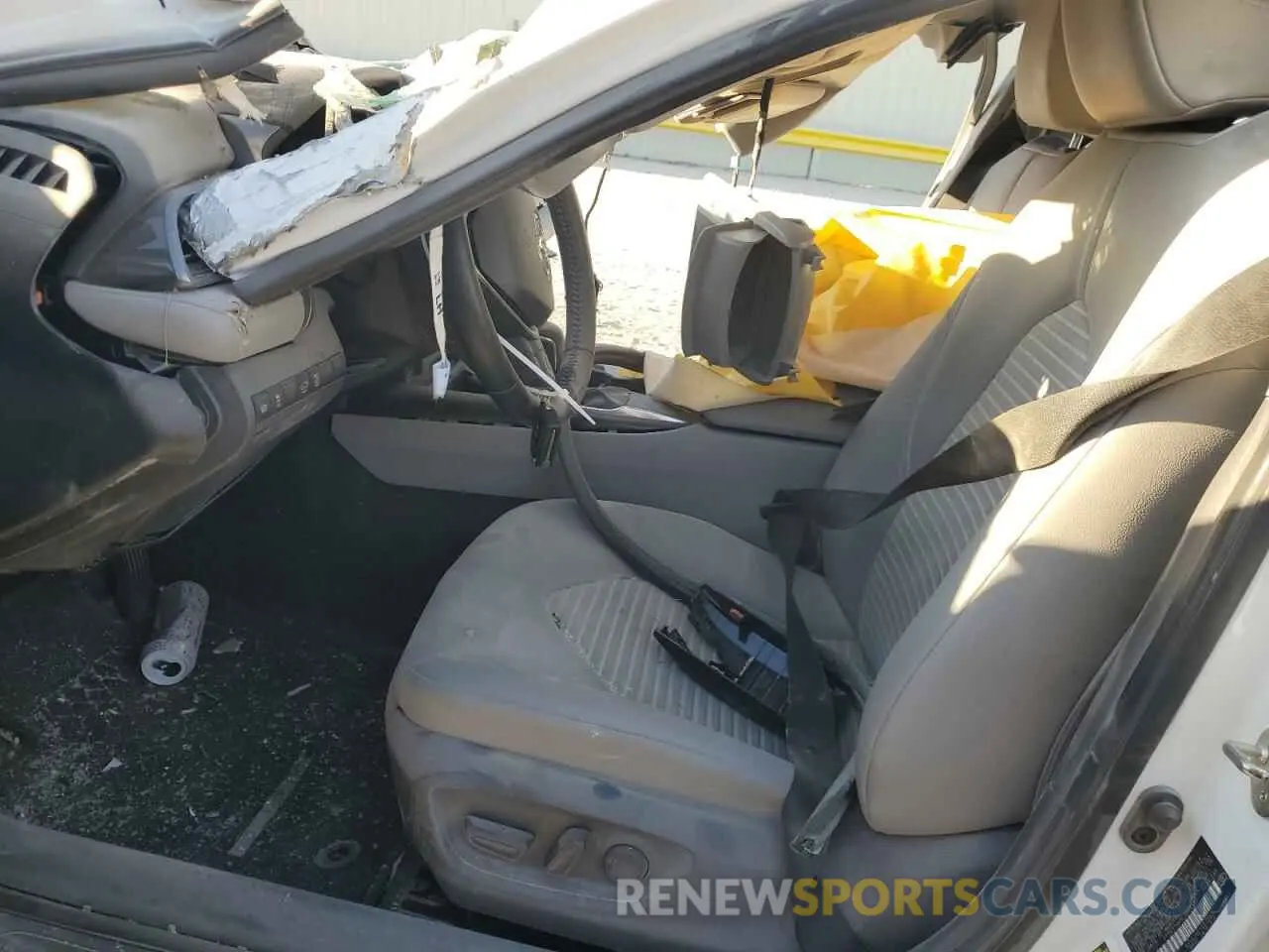 7 Photograph of a damaged car 4T1G11AK9LU906593 TOYOTA CAMRY 2020