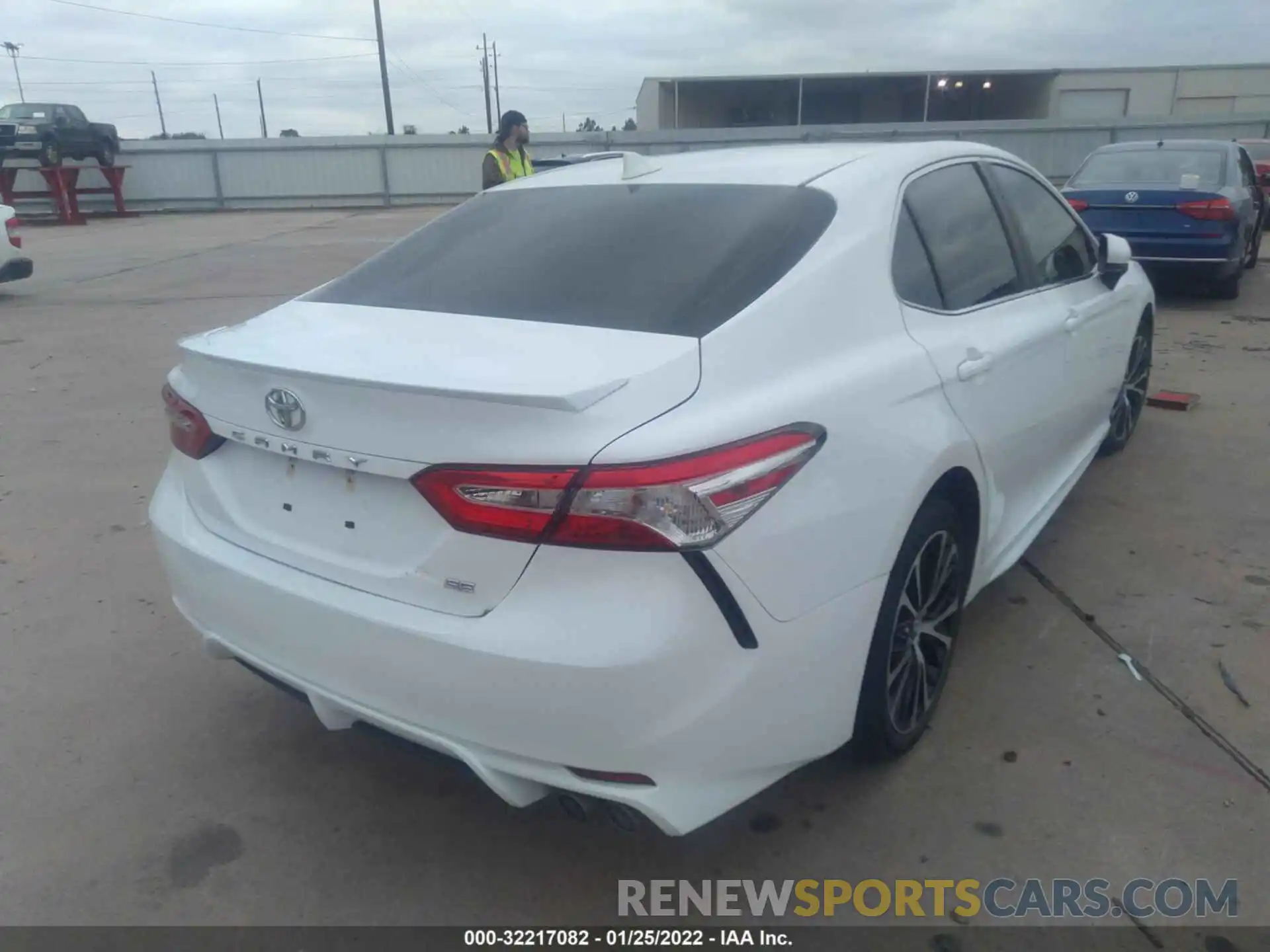 4 Photograph of a damaged car 4T1G11AK9LU922034 TOYOTA CAMRY 2020