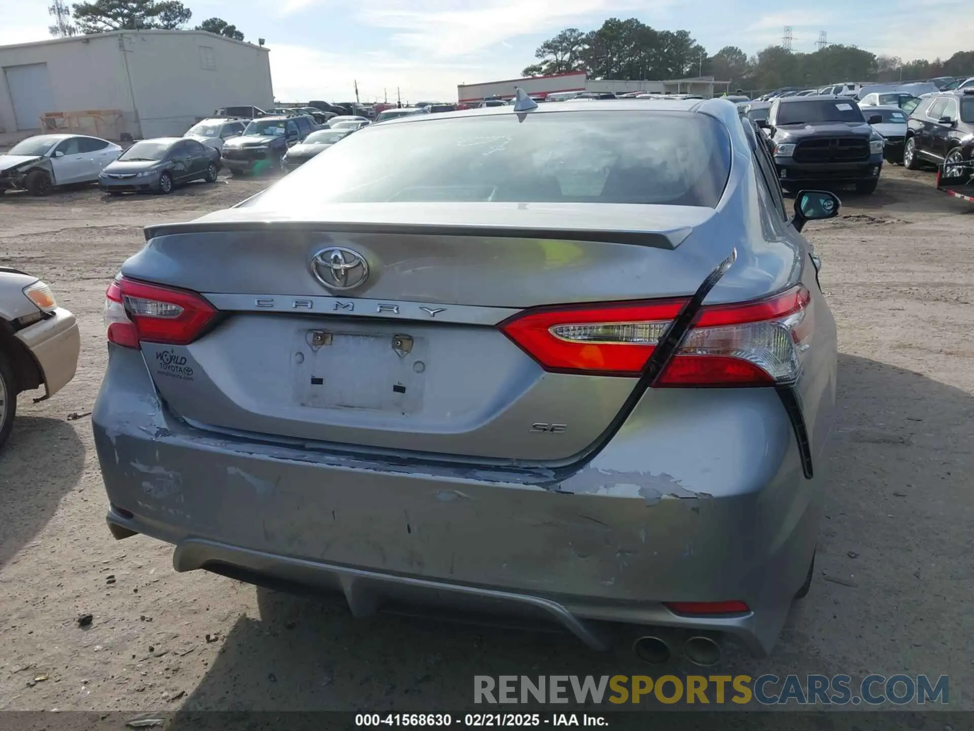 16 Photograph of a damaged car 4T1G11AK9LU939657 TOYOTA CAMRY 2020