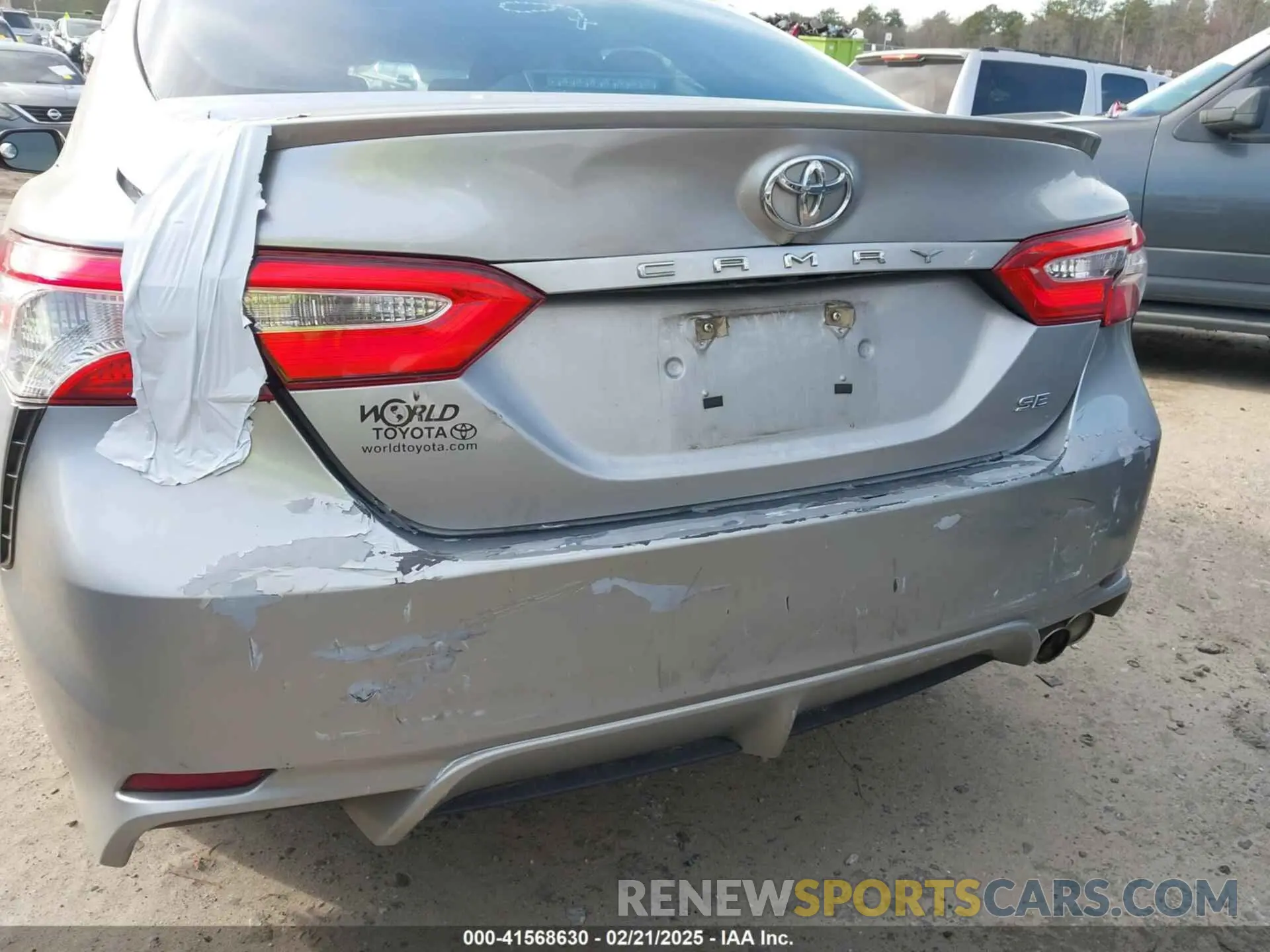 18 Photograph of a damaged car 4T1G11AK9LU939657 TOYOTA CAMRY 2020