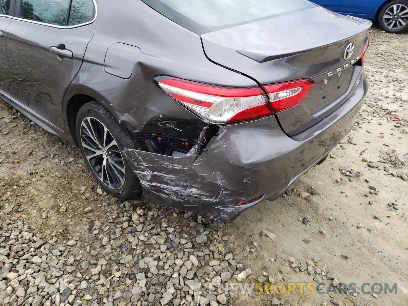 9 Photograph of a damaged car 4T1G11AK9LU941120 TOYOTA CAMRY 2020