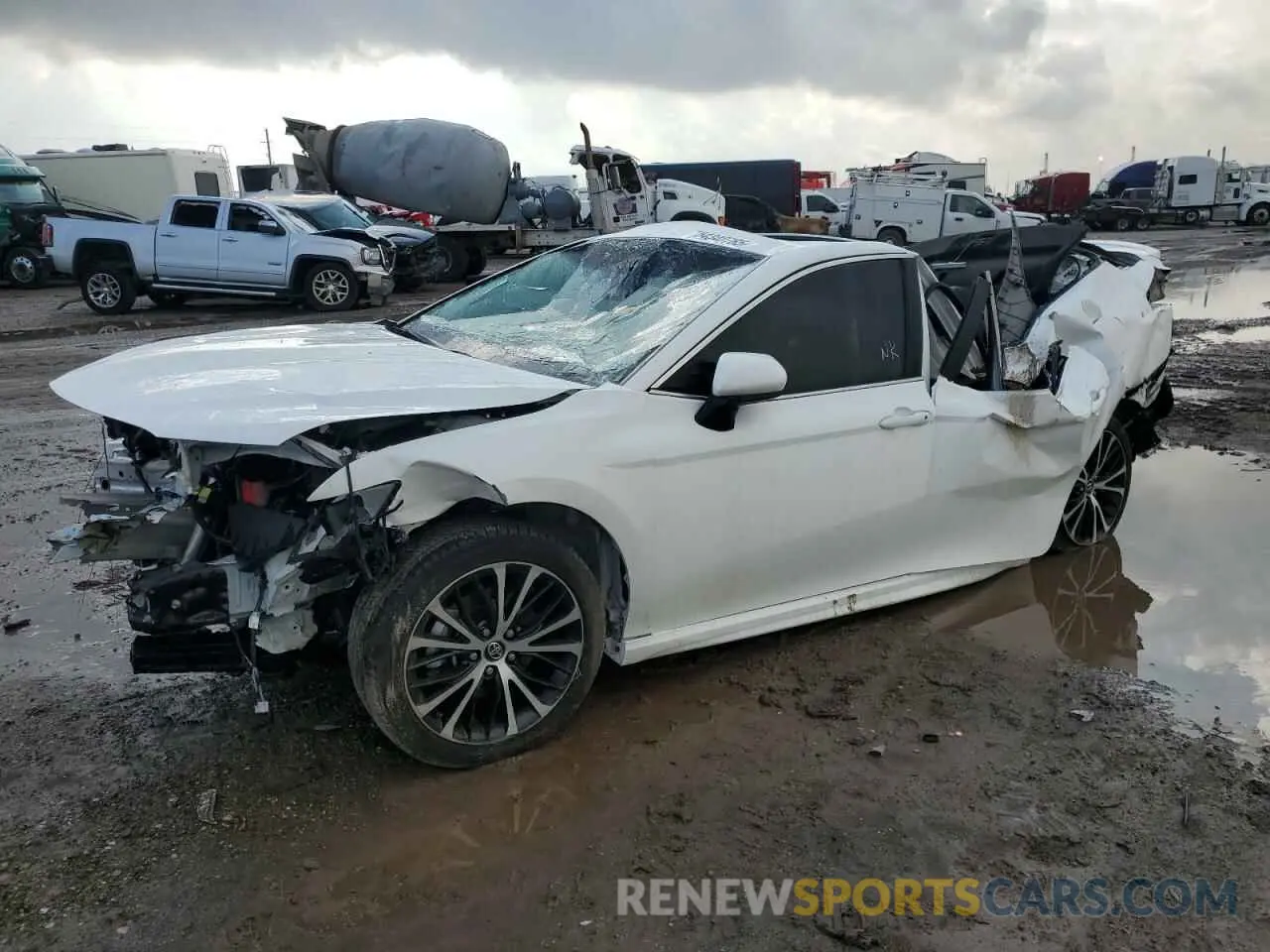 1 Photograph of a damaged car 4T1G11AK9LU941814 TOYOTA CAMRY 2020