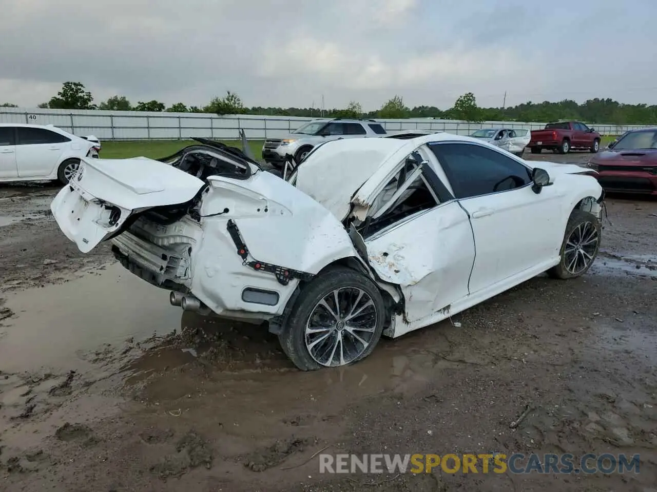 3 Photograph of a damaged car 4T1G11AK9LU941814 TOYOTA CAMRY 2020