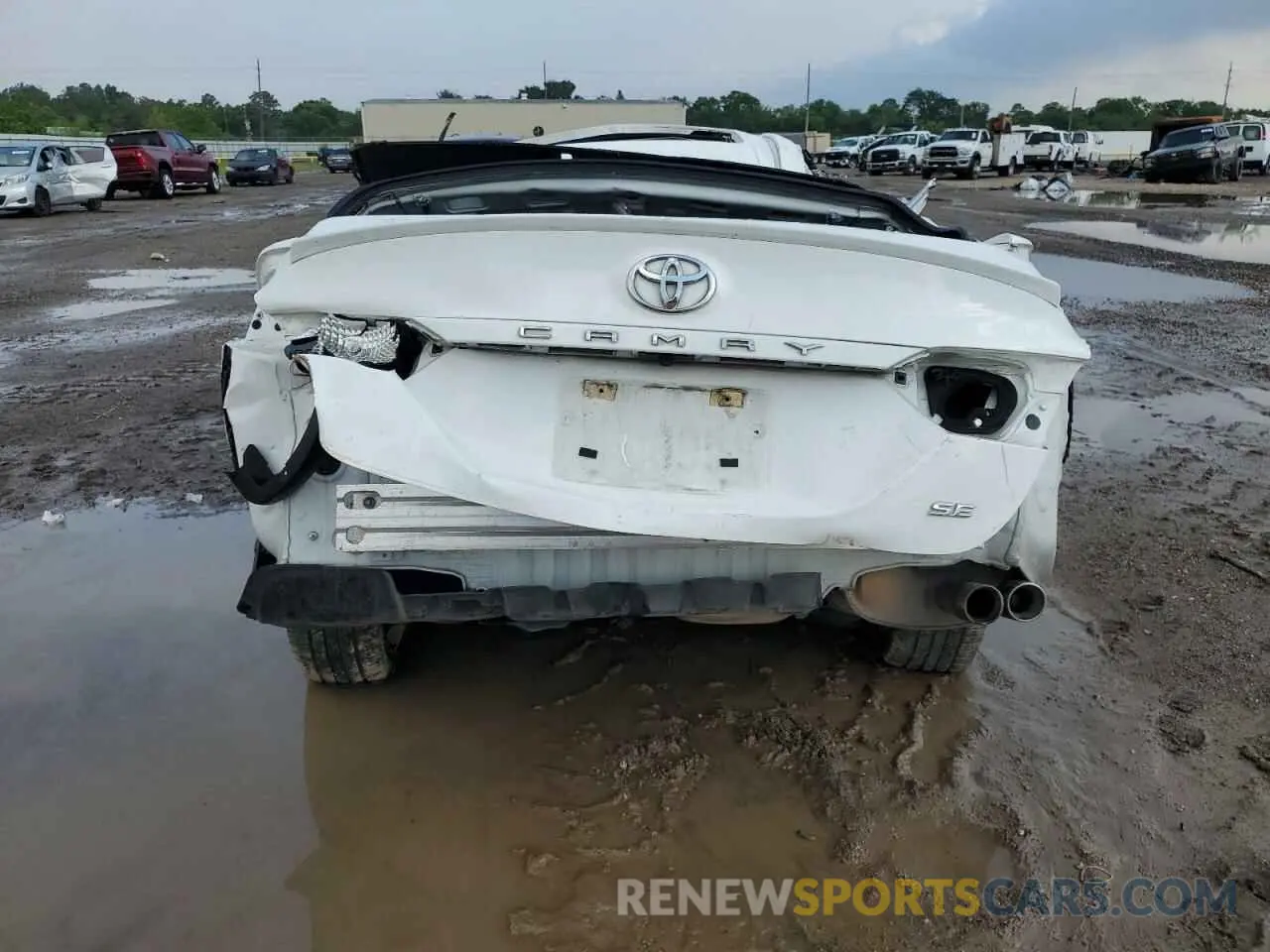 6 Photograph of a damaged car 4T1G11AK9LU941814 TOYOTA CAMRY 2020