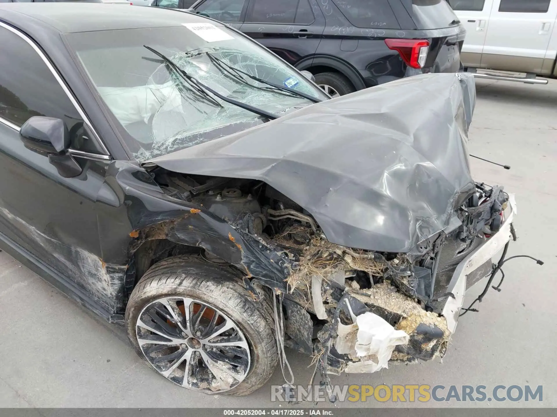 16 Photograph of a damaged car 4T1G11AK9LU946138 TOYOTA CAMRY 2020