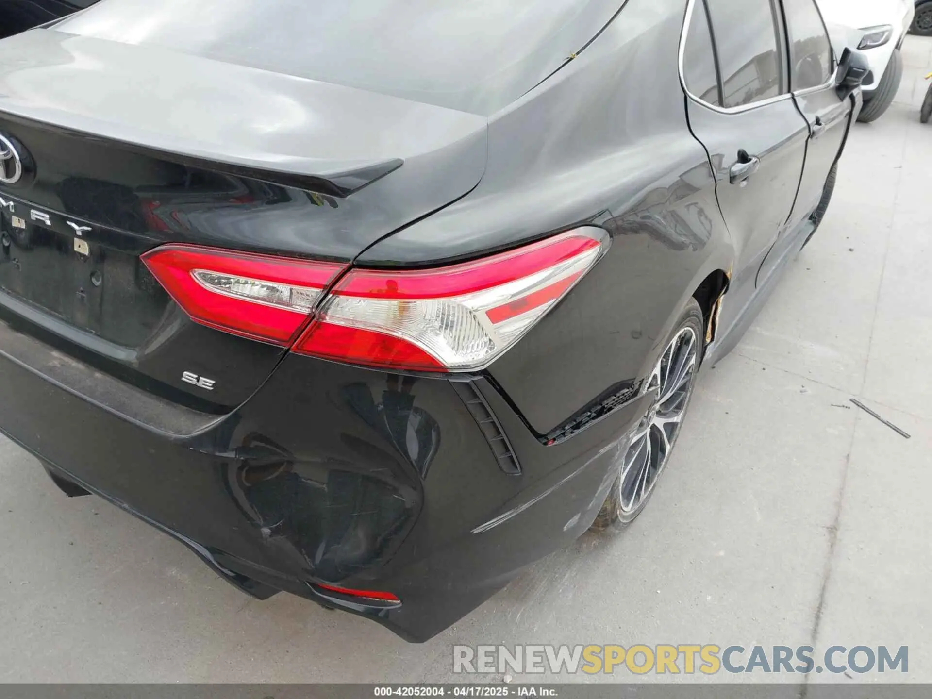 19 Photograph of a damaged car 4T1G11AK9LU946138 TOYOTA CAMRY 2020