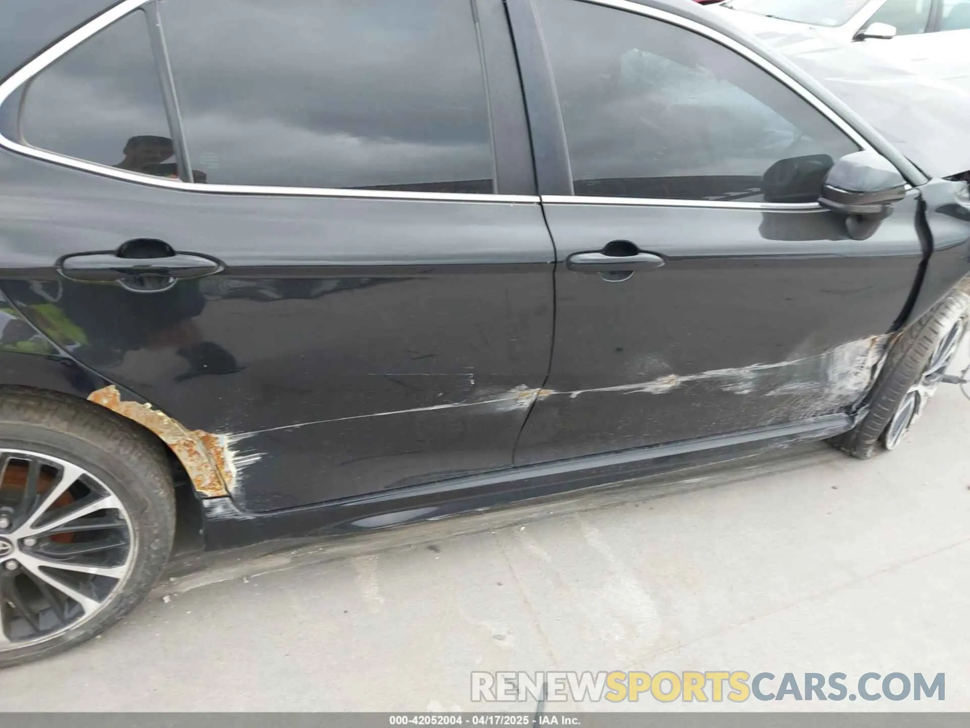 20 Photograph of a damaged car 4T1G11AK9LU946138 TOYOTA CAMRY 2020