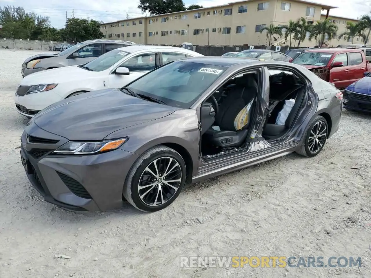 1 Photograph of a damaged car 4T1G11AK9LU947208 TOYOTA CAMRY 2020