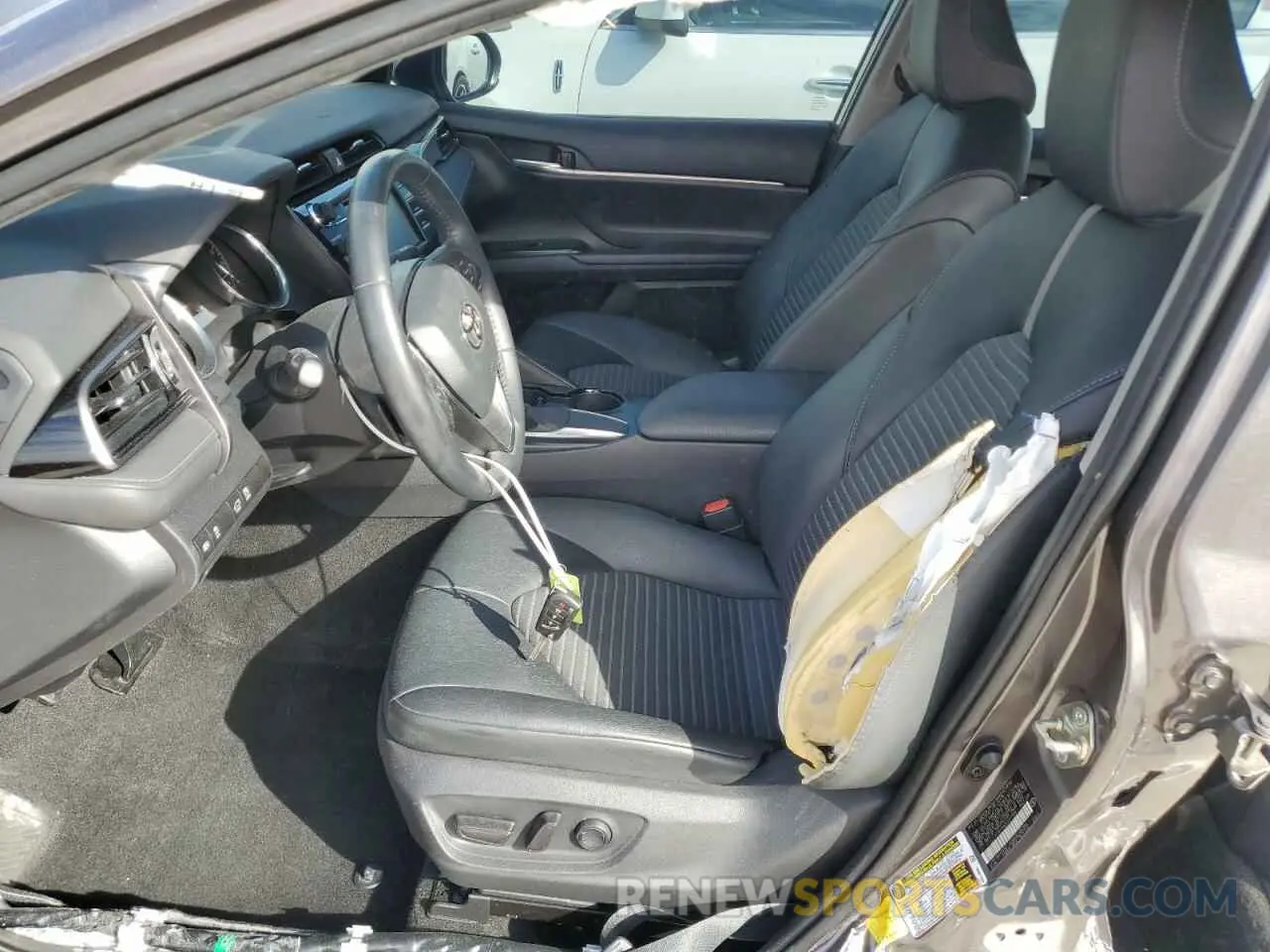 7 Photograph of a damaged car 4T1G11AK9LU947208 TOYOTA CAMRY 2020