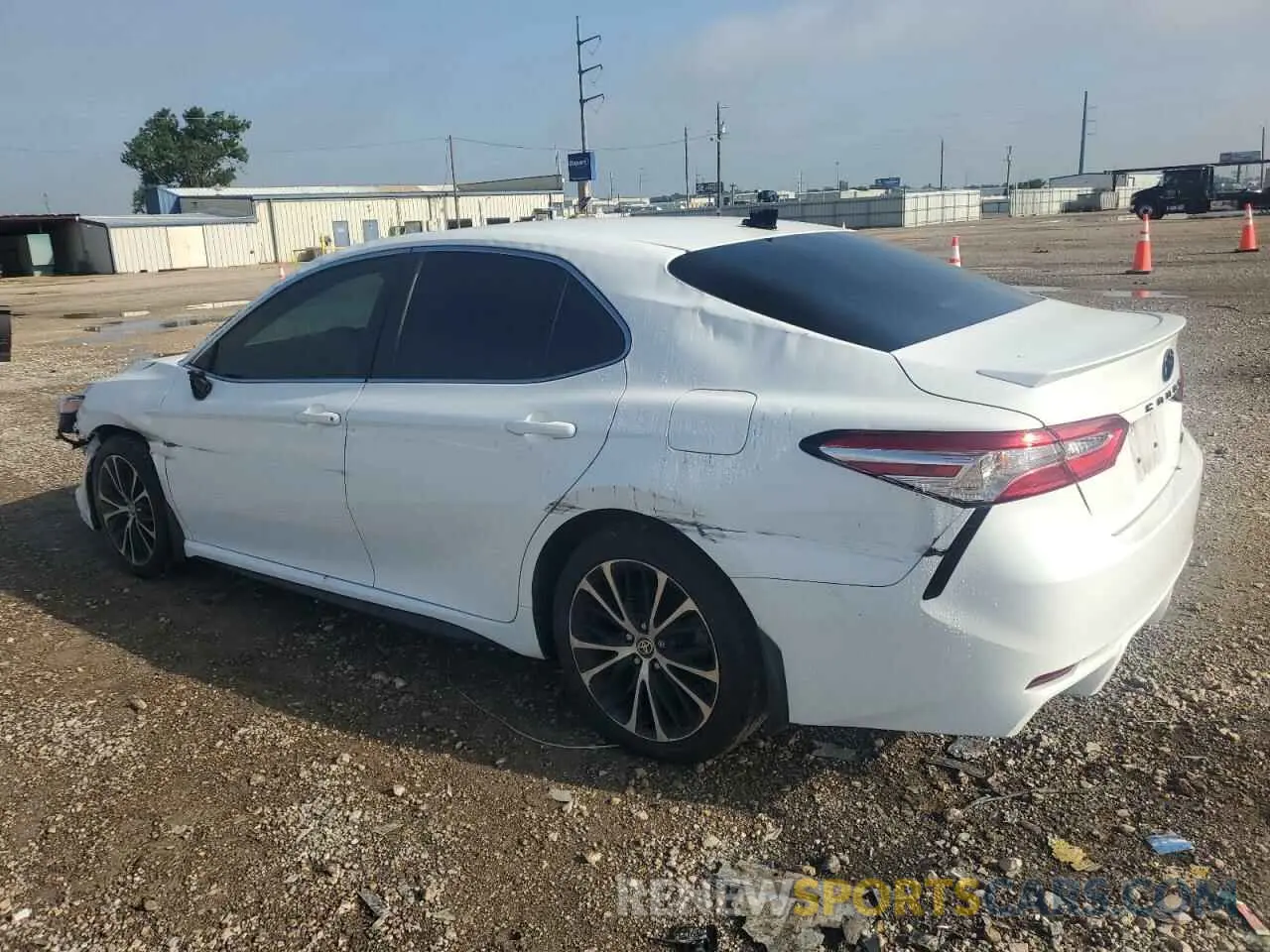 2 Photograph of a damaged car 4T1G11AK9LU951694 TOYOTA CAMRY 2020