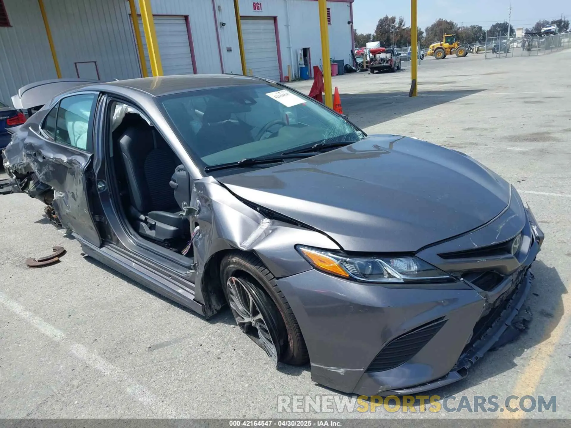1 Photograph of a damaged car 4T1G11AK9LU972612 TOYOTA CAMRY 2020